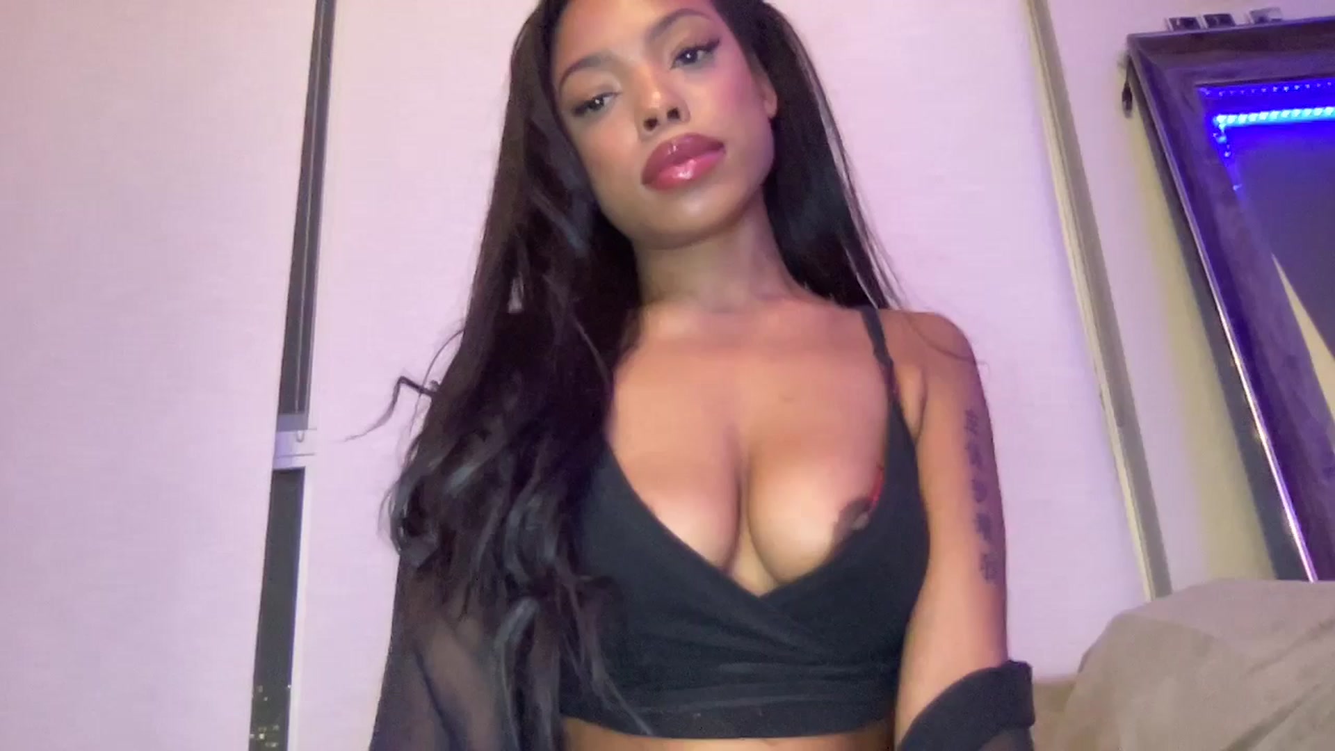 Gallery image thumbnail from EmiliaBrooks's myfreecams stream on, 01/16/2026, 01:11 image 16 of 20