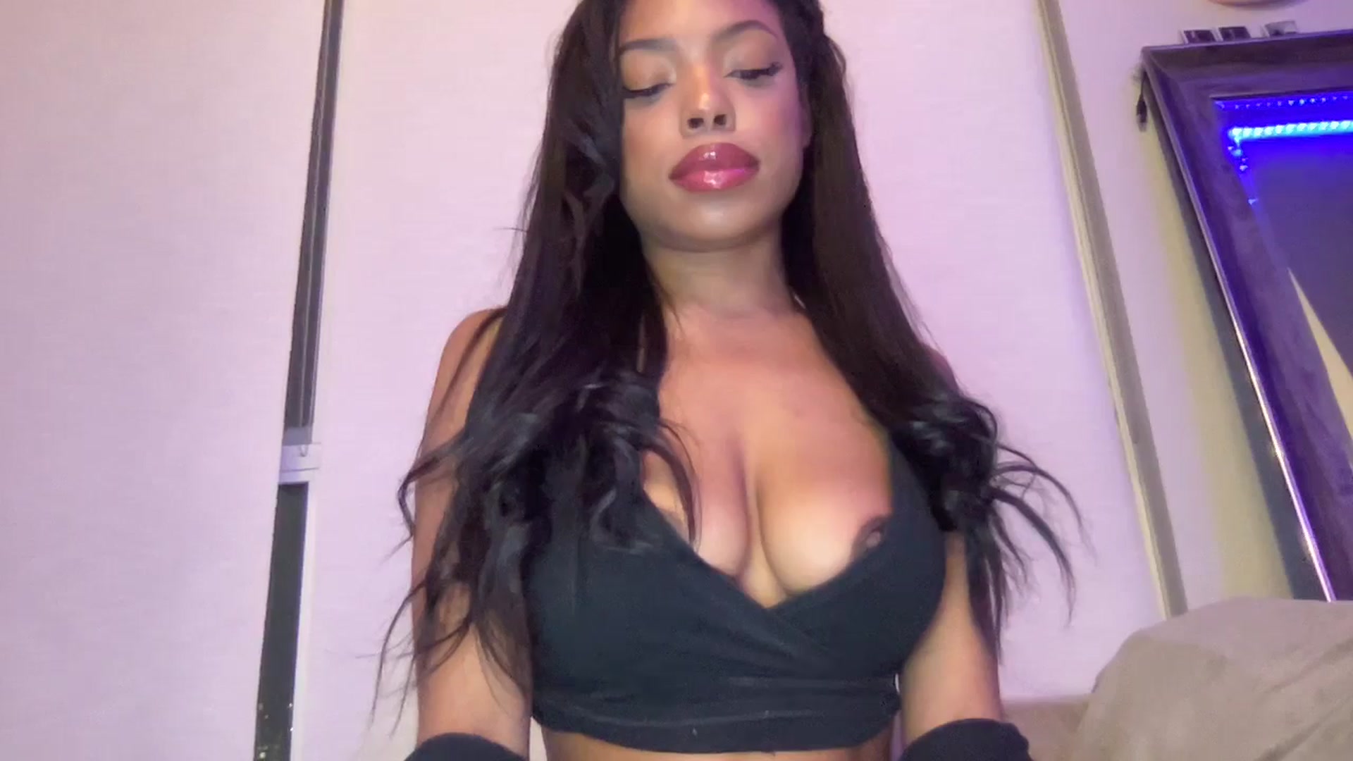 Gallery image thumbnail from EmiliaBrooks's myfreecams stream on, 01/16/2026, 01:11 image 9 of 20