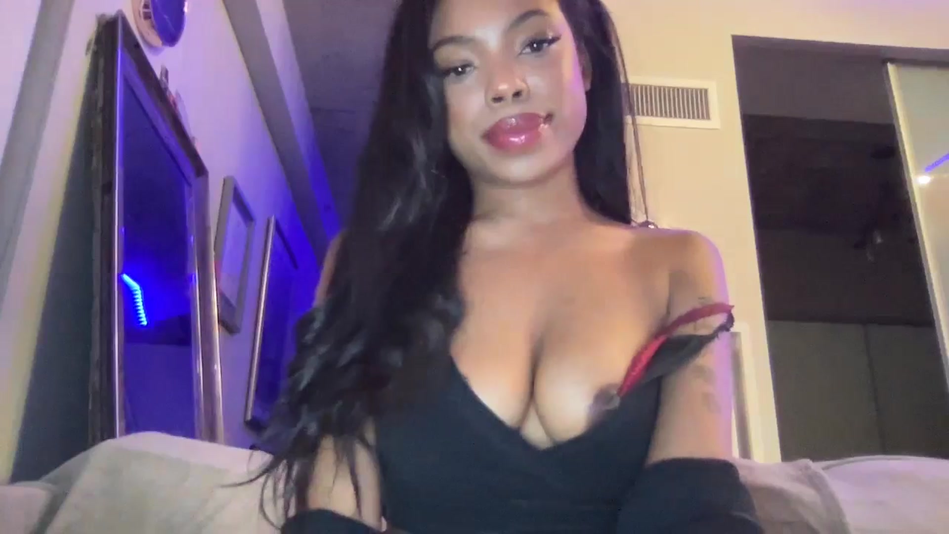 Gallery image thumbnail from EmiliaBrooks's myfreecams stream on, 01/16/2026, 01:11 image 20 of 20