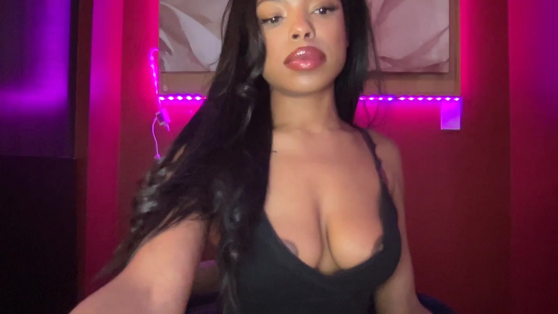 Gallery image thumbnail from EmiliaBrooks's myfreecams stream on, 01/16/2026, 02:12 image 2 of 20