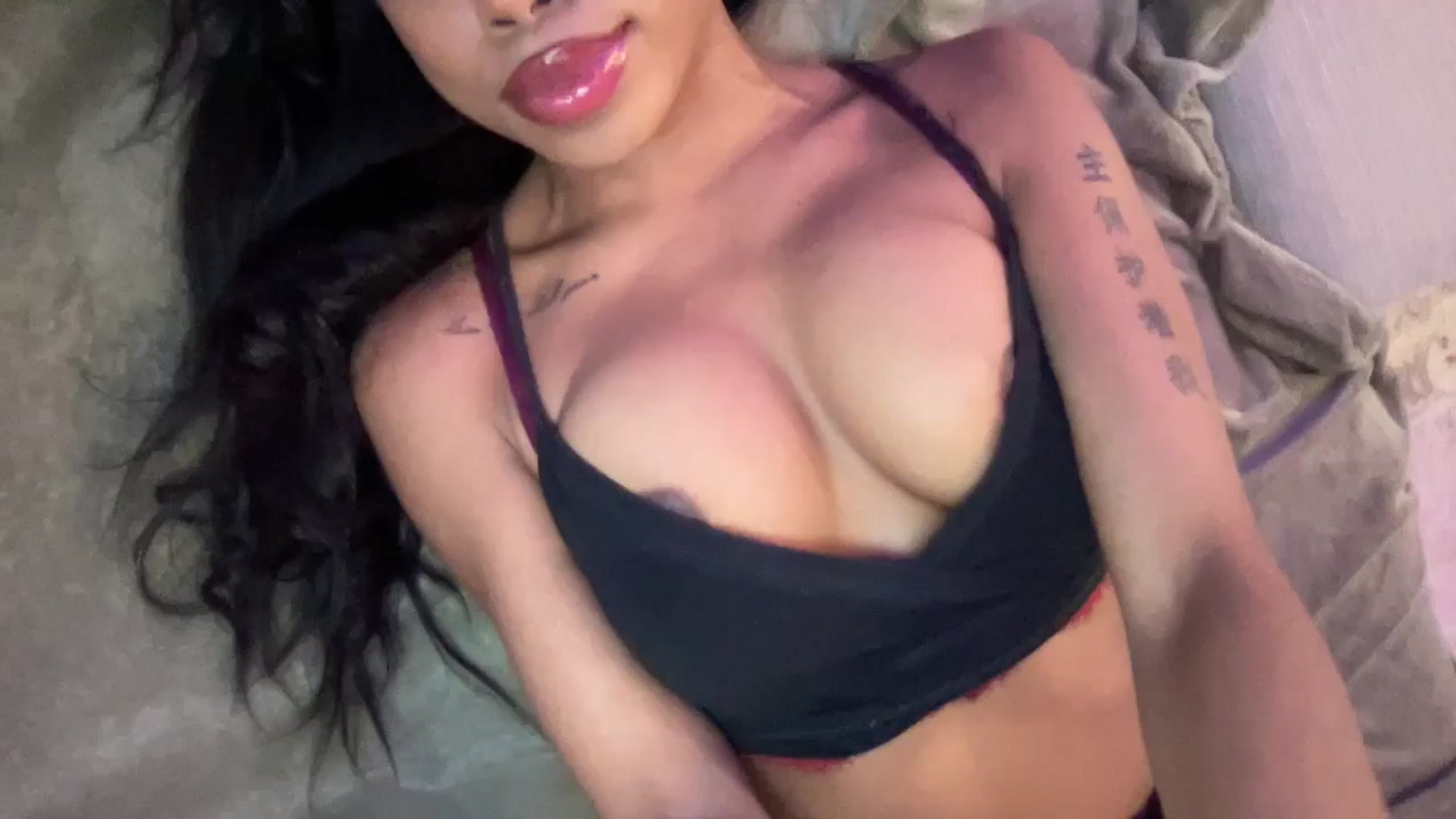 Gallery image thumbnail from EmiliaBrooks's myfreecams stream on, 01/16/2026, 02:12 image 17 of 20