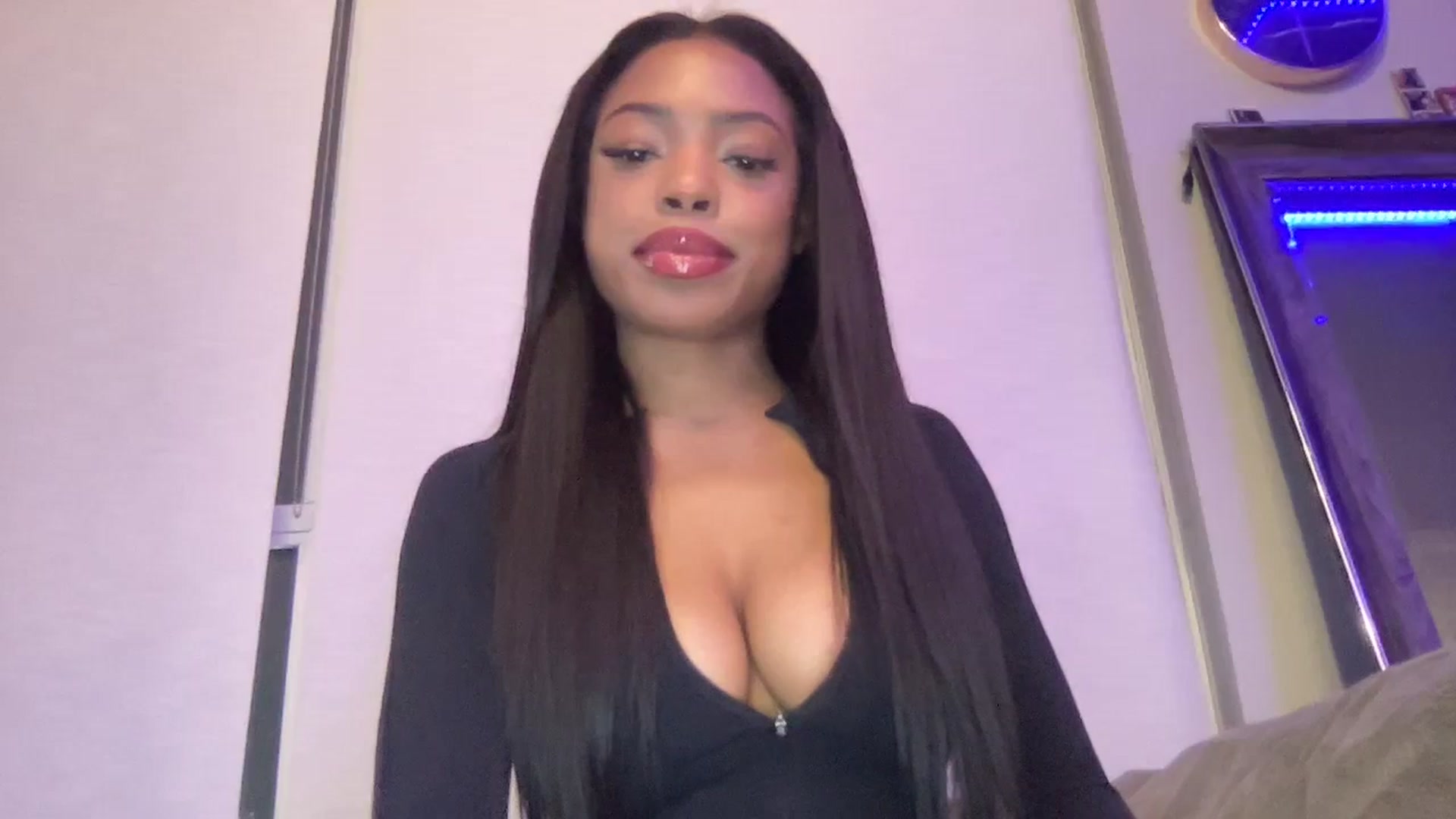 Gallery image thumbnail from EmiliaBrooks's myfreecams stream on, 01/30/2026, 02:54 image 5 of 20