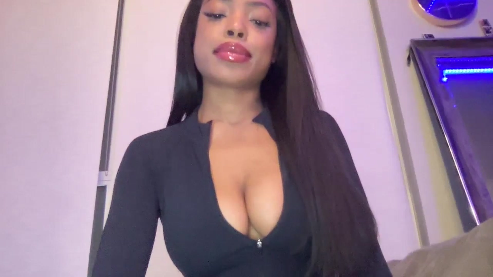 Gallery image thumbnail from EmiliaBrooks's myfreecams stream on, 01/30/2026, 02:54 image 3 of 20