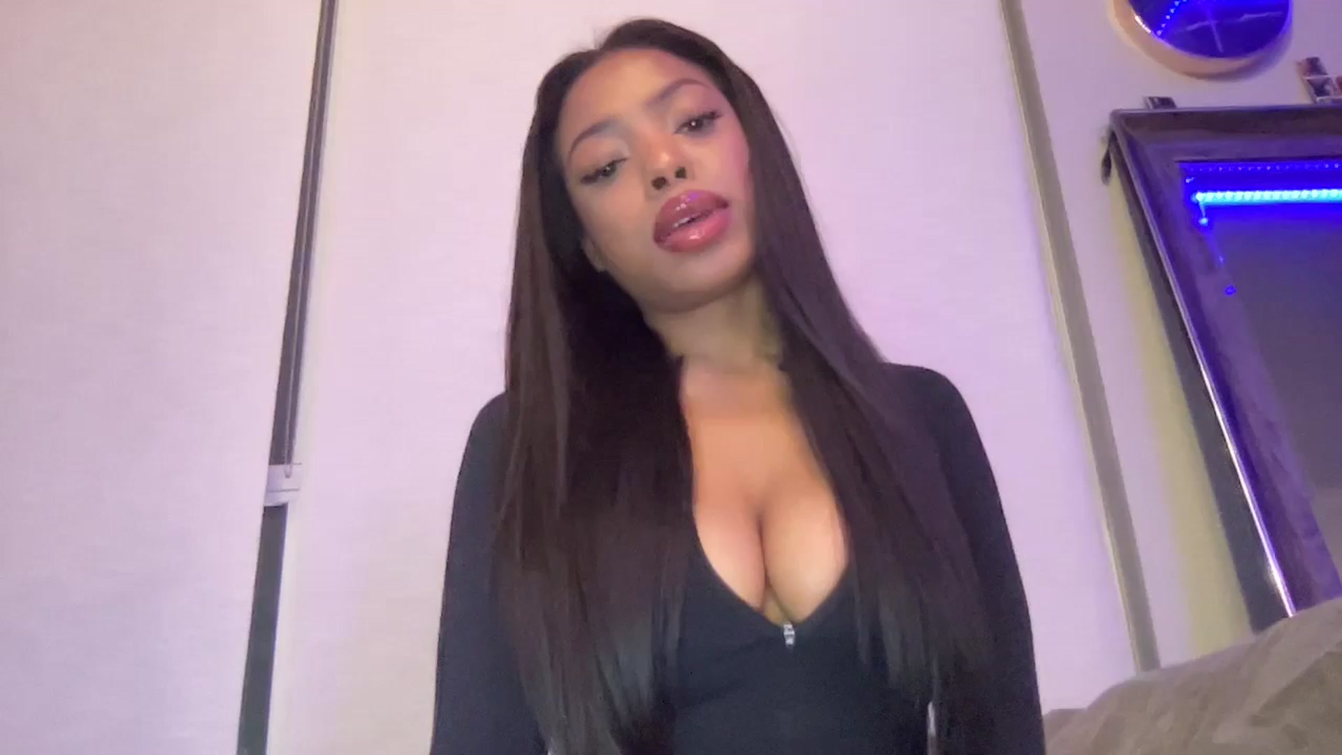 Gallery image thumbnail from EmiliaBrooks's myfreecams stream on, 01/30/2026, 02:54 image 4 of 20