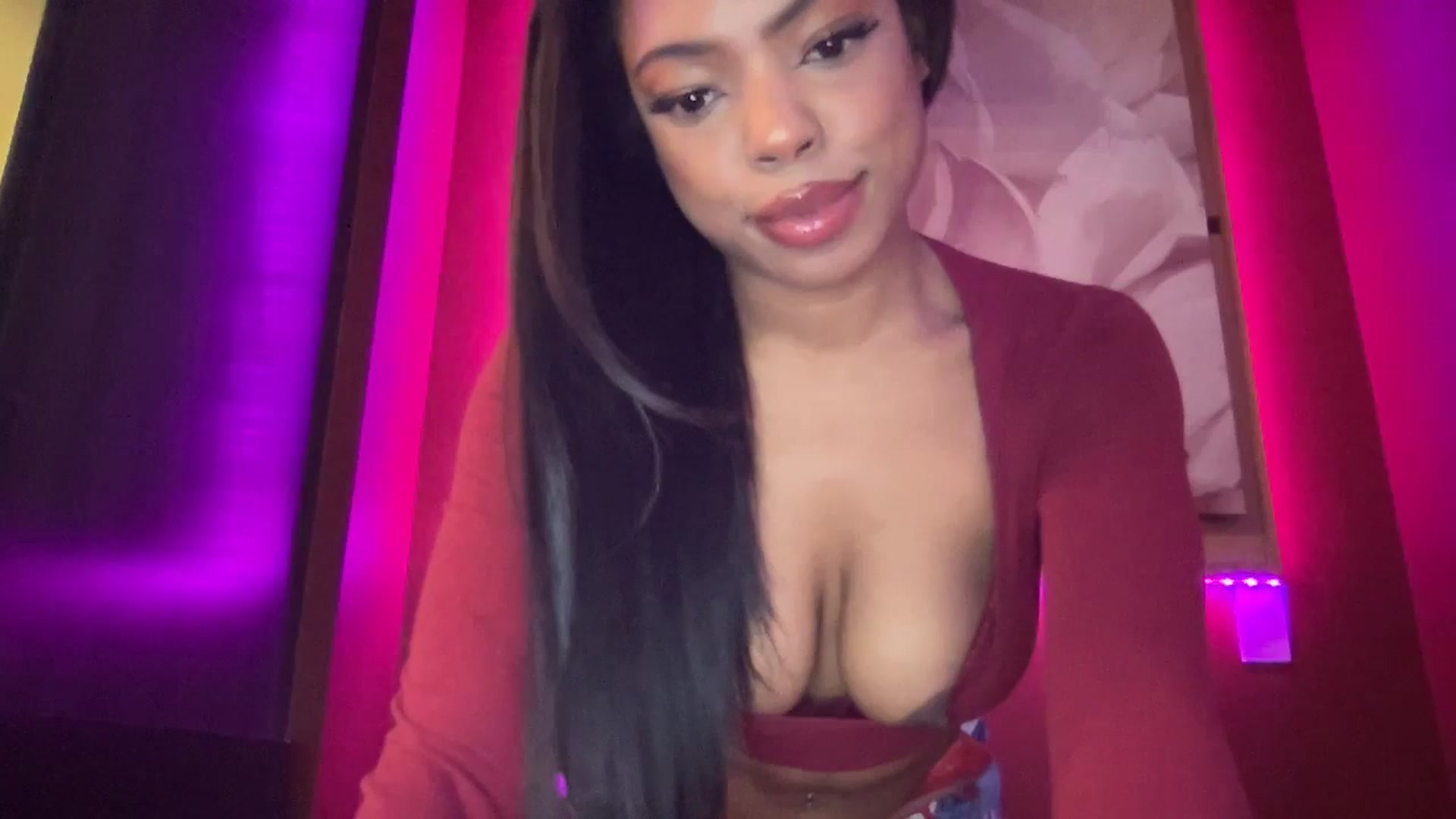 Gallery image thumbnail from EmiliaBrooks's myfreecams stream on, 02/01/2026, 02:40 image 16 of 20