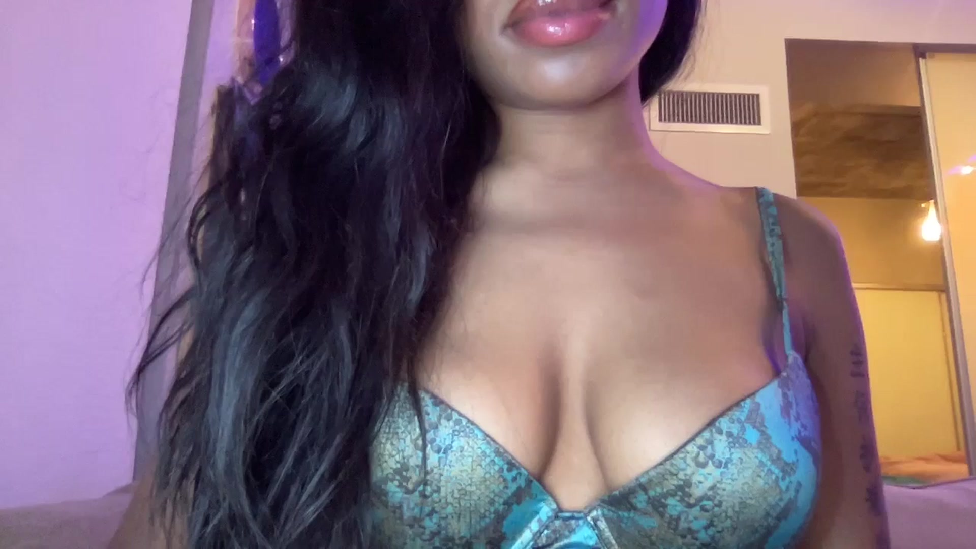 Gallery image thumbnail from EmiliaBrooks's myfreecams stream on, 02/16/2026, 05:22 image 16 of 20