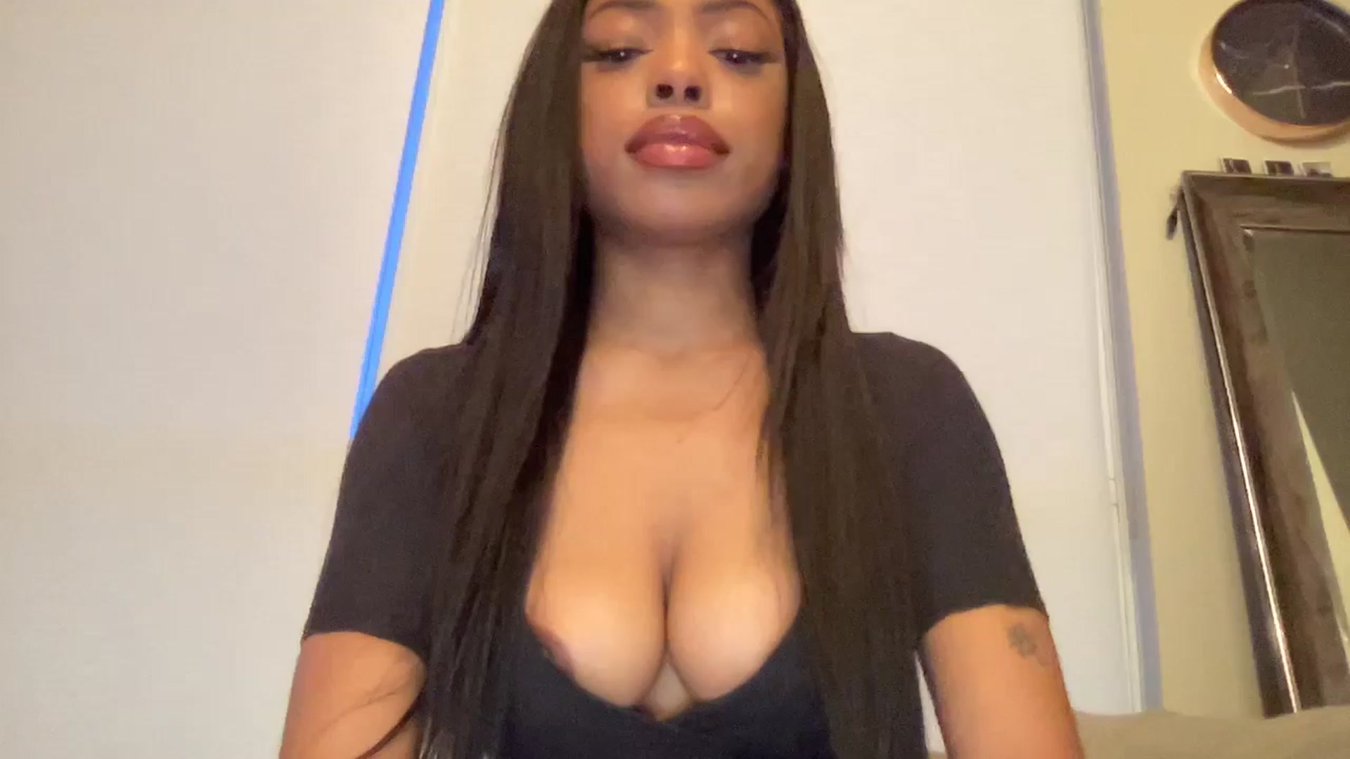 Gallery image thumbnail from EmiliaBrooks's myfreecams stream on, 02/25/2026, 23:51 image 3 of 20
