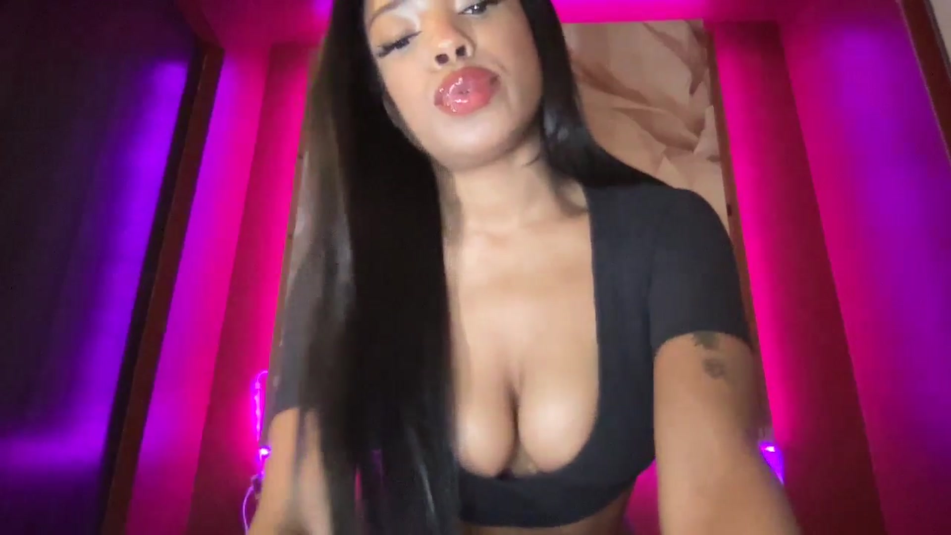 Gallery image thumbnail from EmiliaBrooks's myfreecams stream on, 02/25/2026, 23:51 image 13 of 20