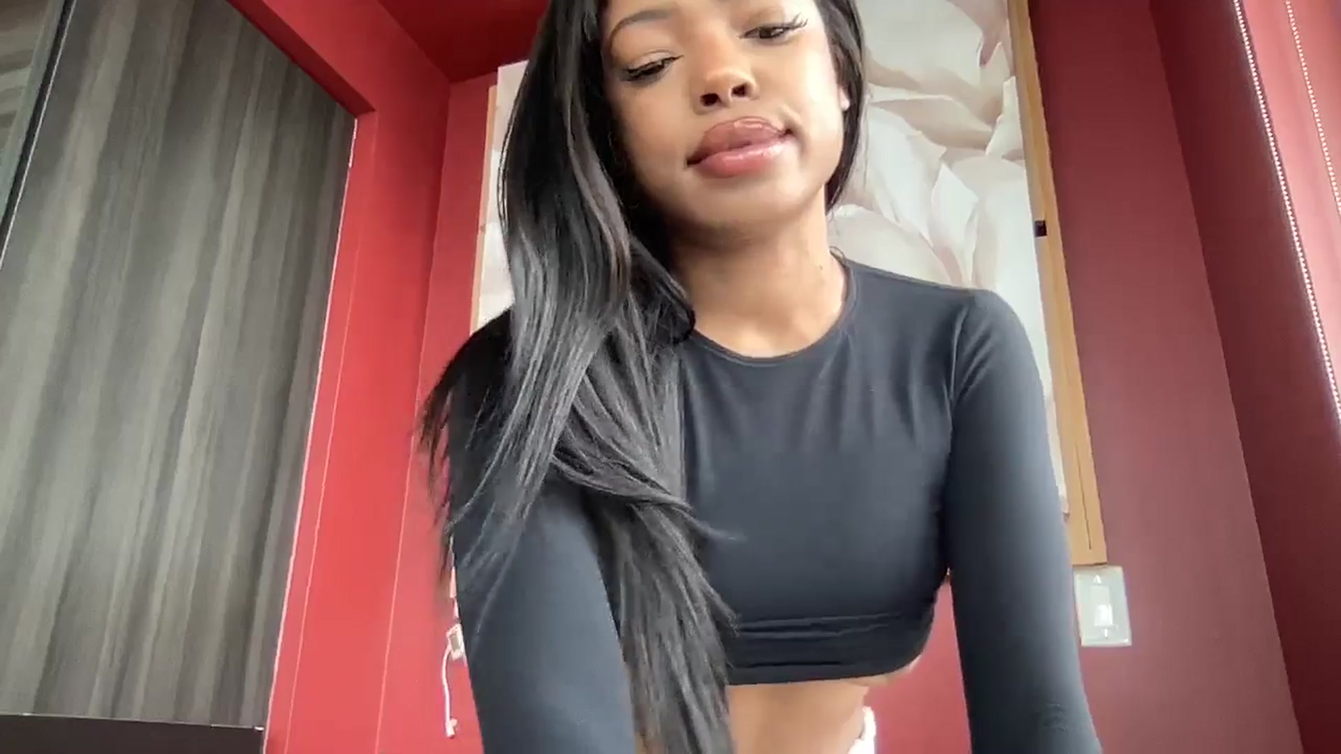 Gallery image thumbnail from EmiliaBrooks's myfreecams stream on, 03/18/2026, 19:07 image 14 of 20