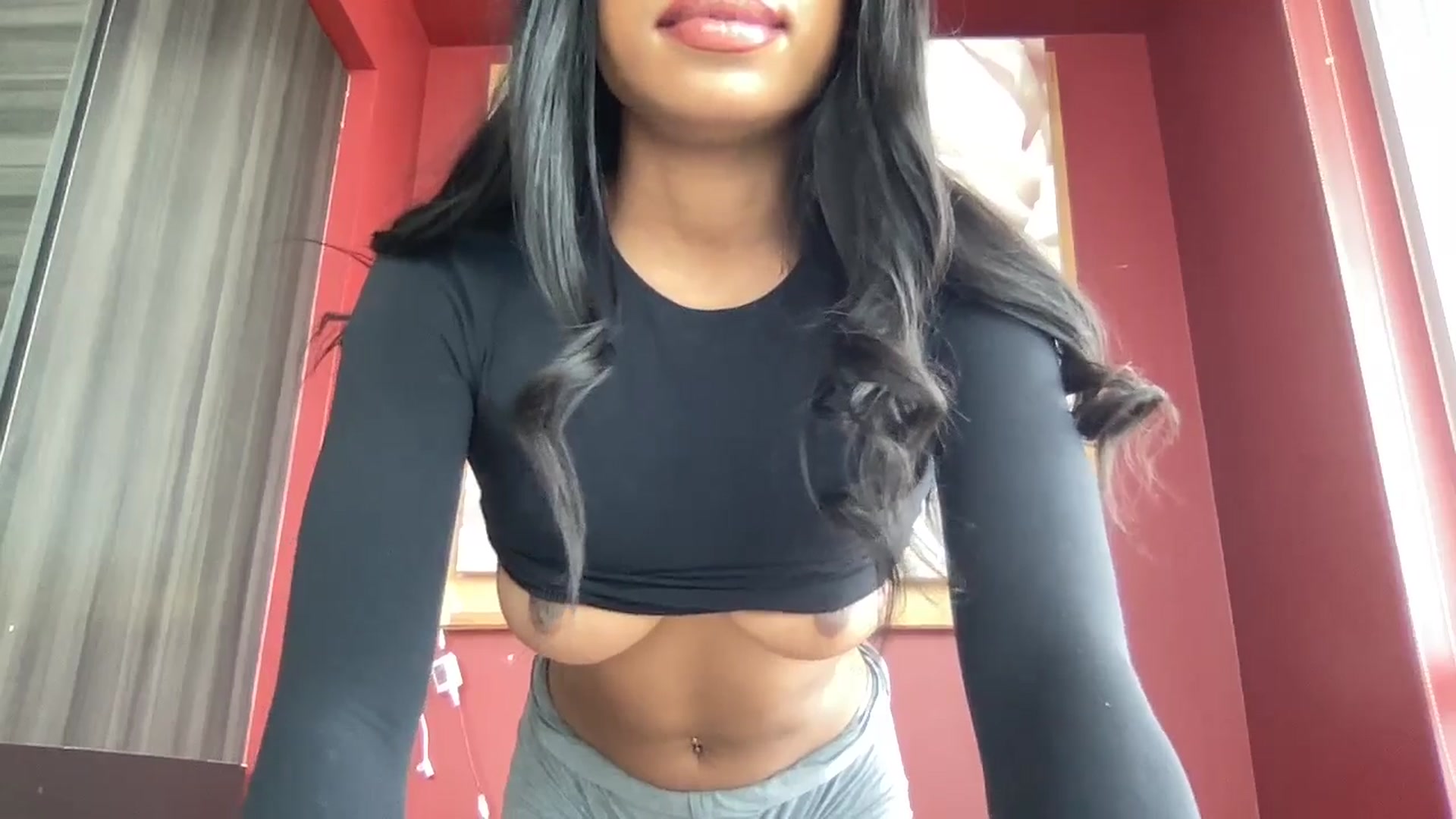 Gallery image thumbnail from EmiliaBrooks's myfreecams stream on, 04/20/2026, 20:18 image 10 of 20