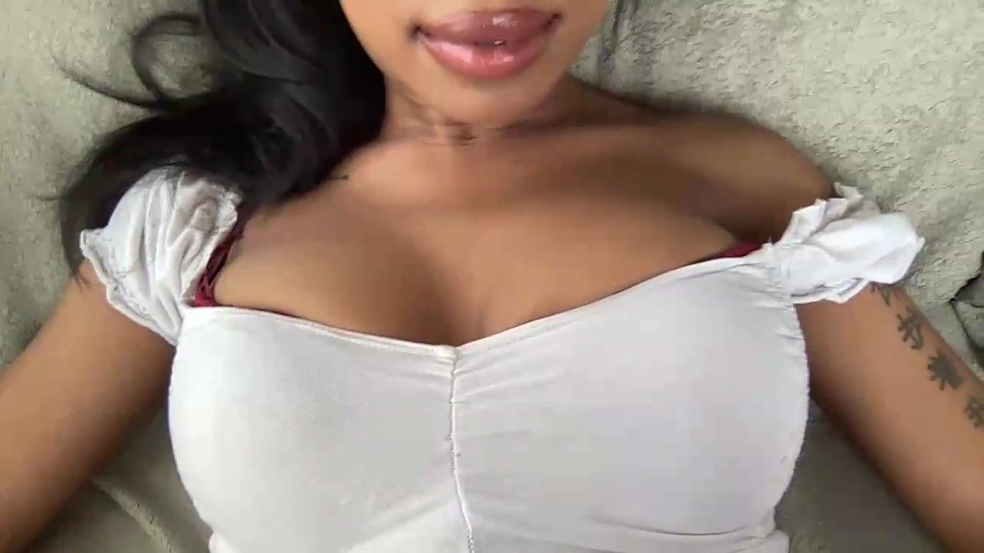 Gallery image thumbnail from EmiliaBrooks's myfreecams stream on, 05/14/2026, 16:14 image 17 of 20