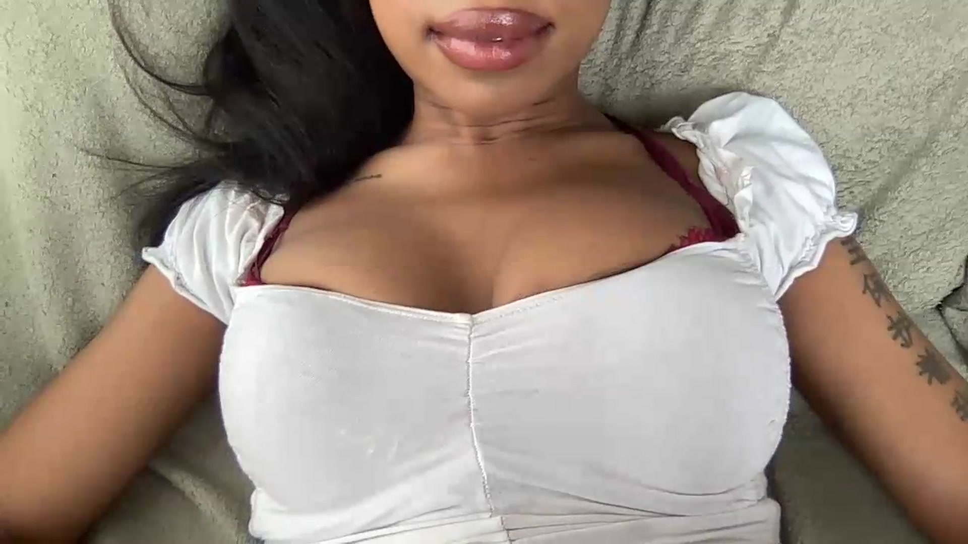 Gallery image thumbnail from EmiliaBrooks's myfreecams stream on, 05/14/2026, 16:14 image 14 of 20