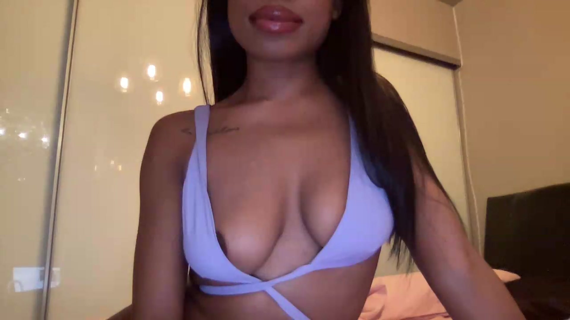Gallery image thumbnail from EmiliaBrooks's myfreecams stream on, 05/15/2026, 01:56 image 16 of 20