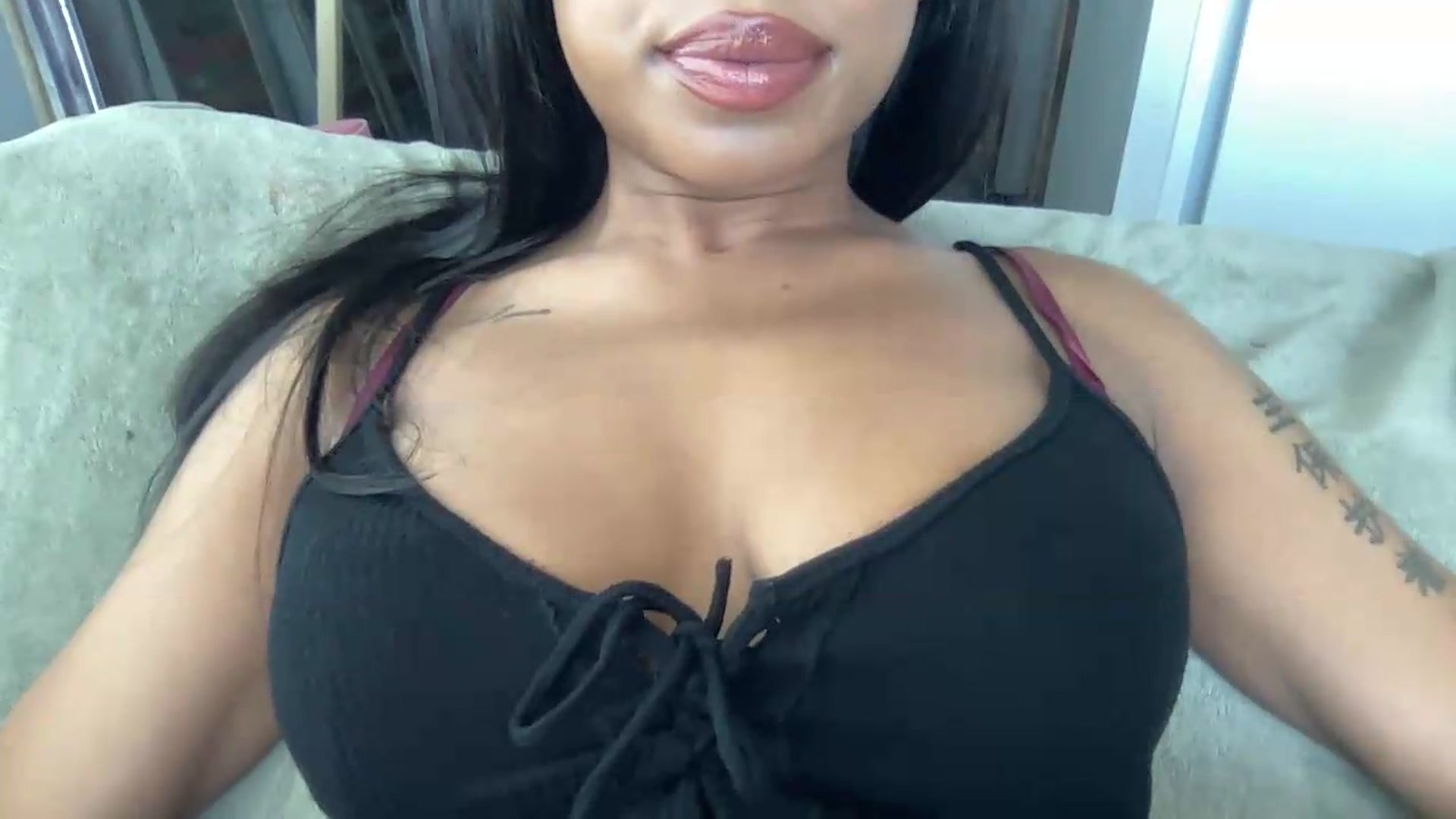 Gallery image thumbnail from EmiliaBrooks's myfreecams stream on, 05/25/2026, 19:01 image 15 of 20