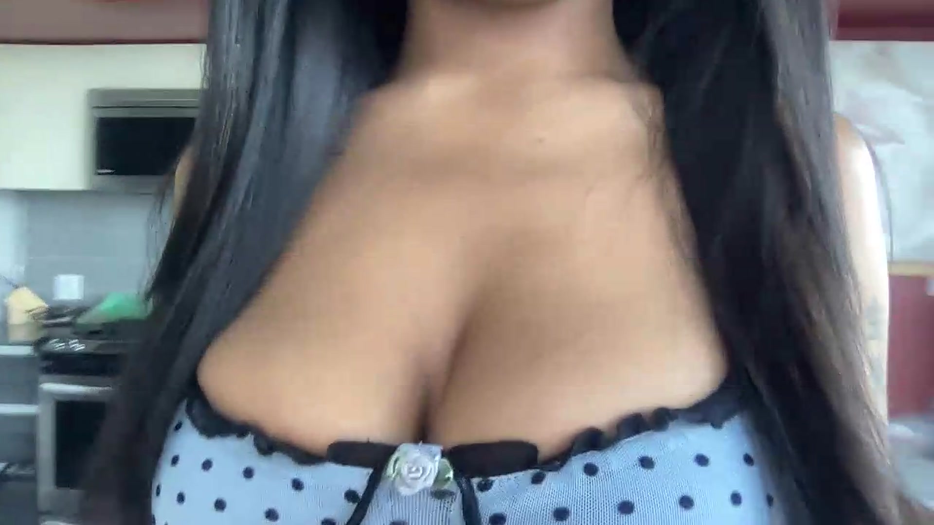 Gallery image thumbnail from EmiliaBrooks's myfreecams stream on, 05/31/2026, 21:30 image 17 of 20