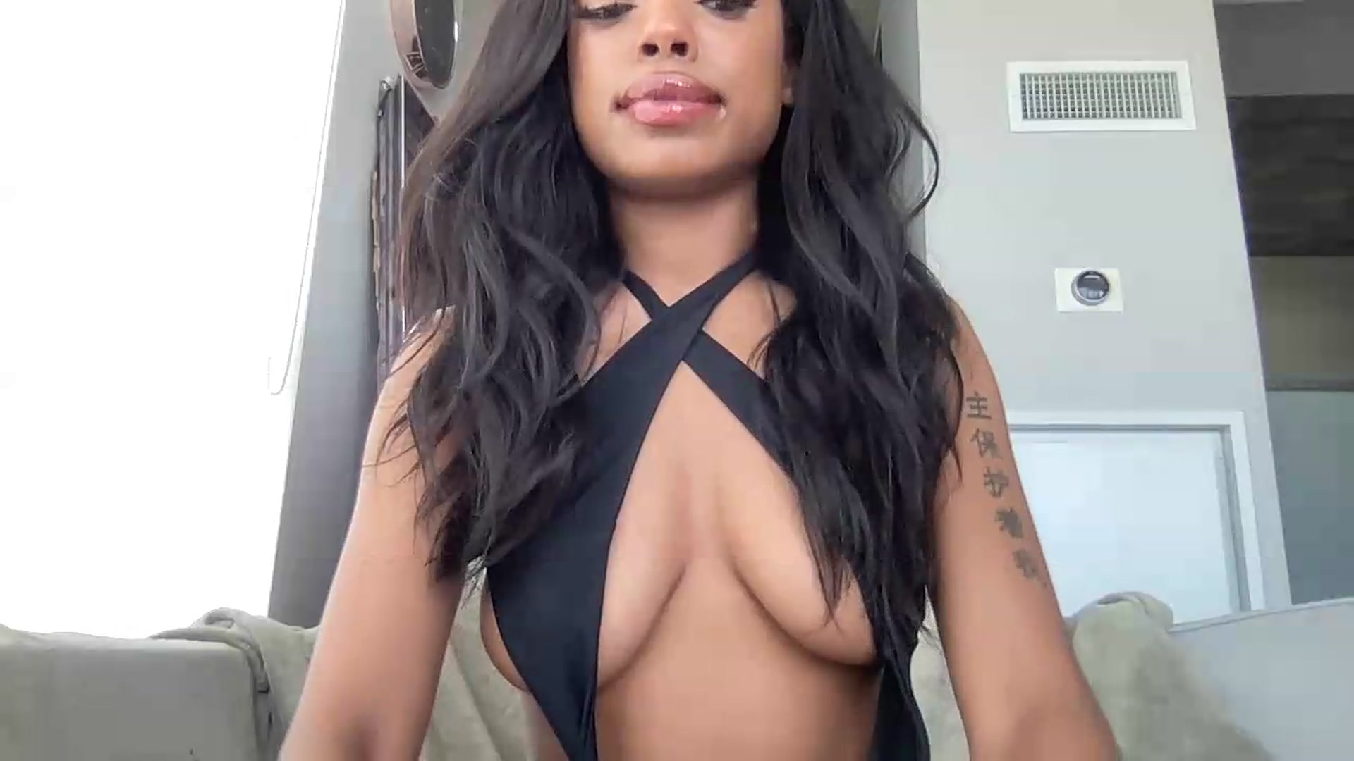 Gallery image thumbnail from EmiliaBrooks's myfreecams stream on, 06/11/2026, 22:20 image 17 of 20