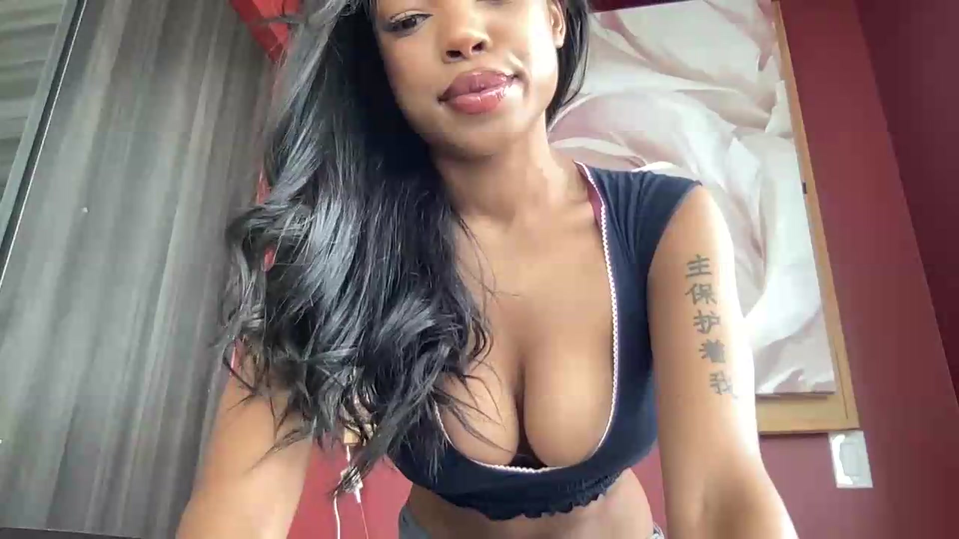 Gallery image thumbnail from EmiliaBrooks's myfreecams stream on, 06/15/2026, 18:20 image 11 of 20