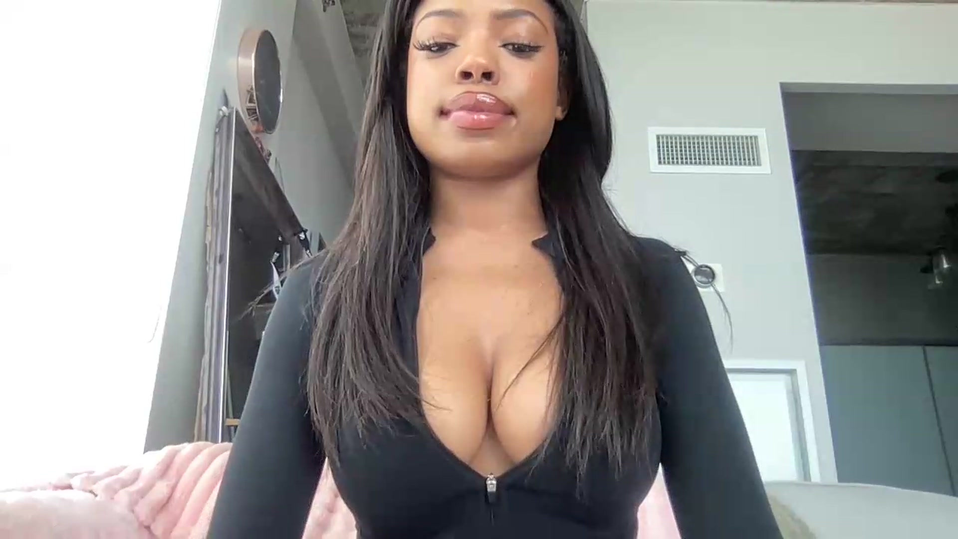 Gallery image thumbnail from EmiliaBrooks's myfreecams stream on, 06/22/2026, 19:19 image 13 of 20