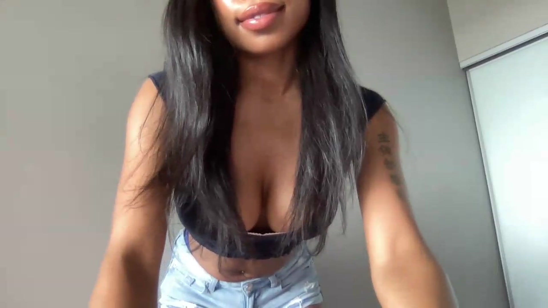 Gallery image thumbnail from EmiliaBrooks's myfreecams stream on, 06/24/2026, 20:01 image 5 of 20