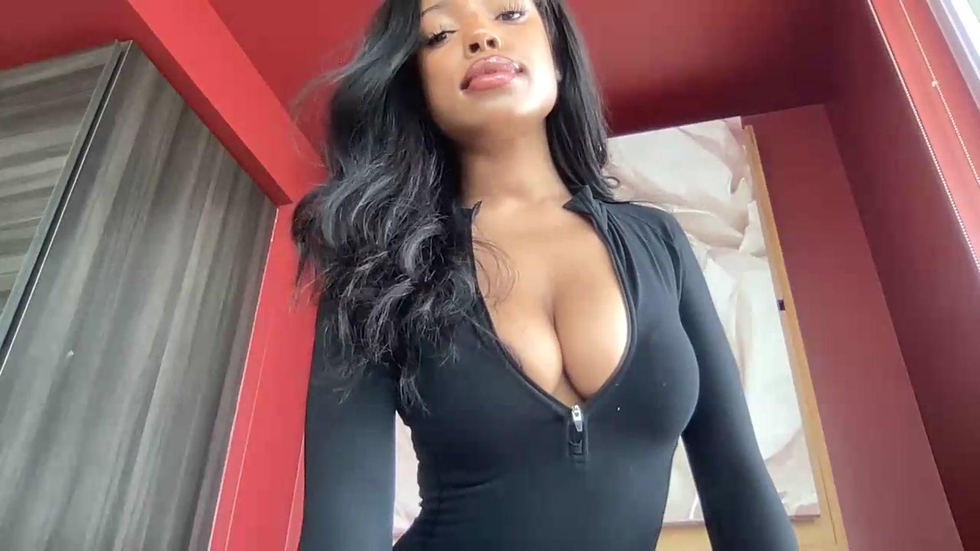 Gallery image thumbnail from EmiliaBrooks's myfreecams stream on, 06/26/2026, 19:11 image 9 of 20