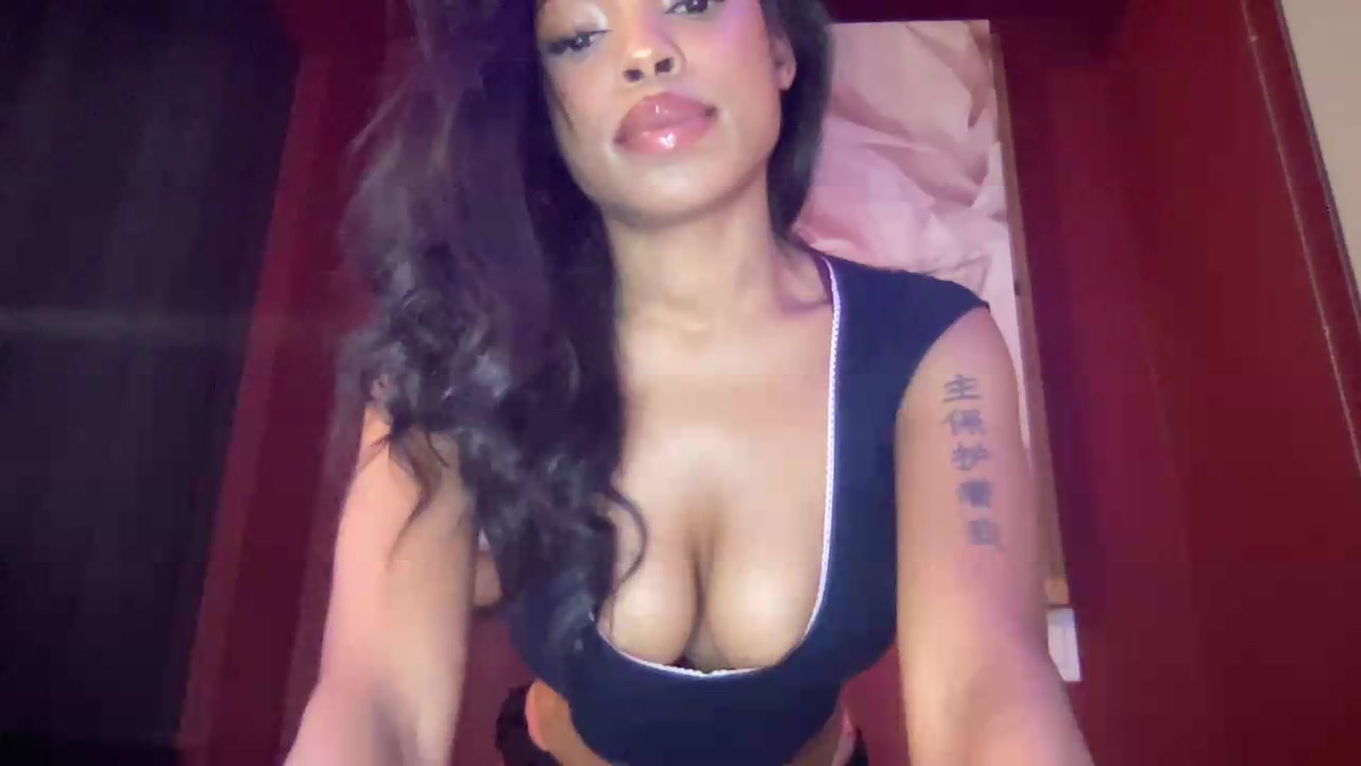 Gallery image thumbnail from EmiliaBrooks's myfreecams stream on, 06/28/2026, 02:14 image 10 of 20