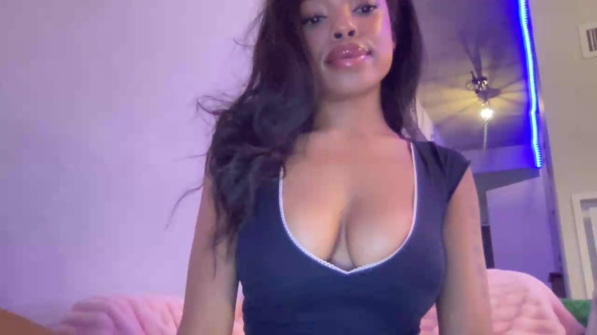 Gallery image thumbnail from EmiliaBrooks's myfreecams stream on, 06/28/2026, 03:47 image 18 of 20
