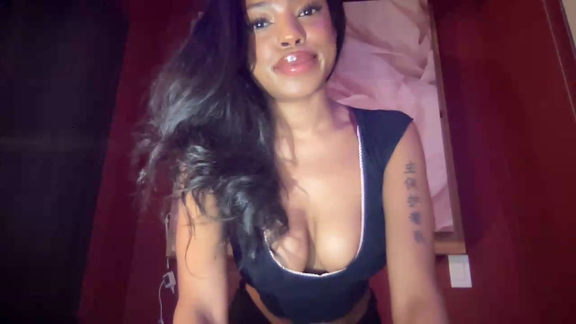 Gallery image thumbnail from EmiliaBrooks's myfreecams stream on, 06/28/2026, 03:47 image 16 of 20