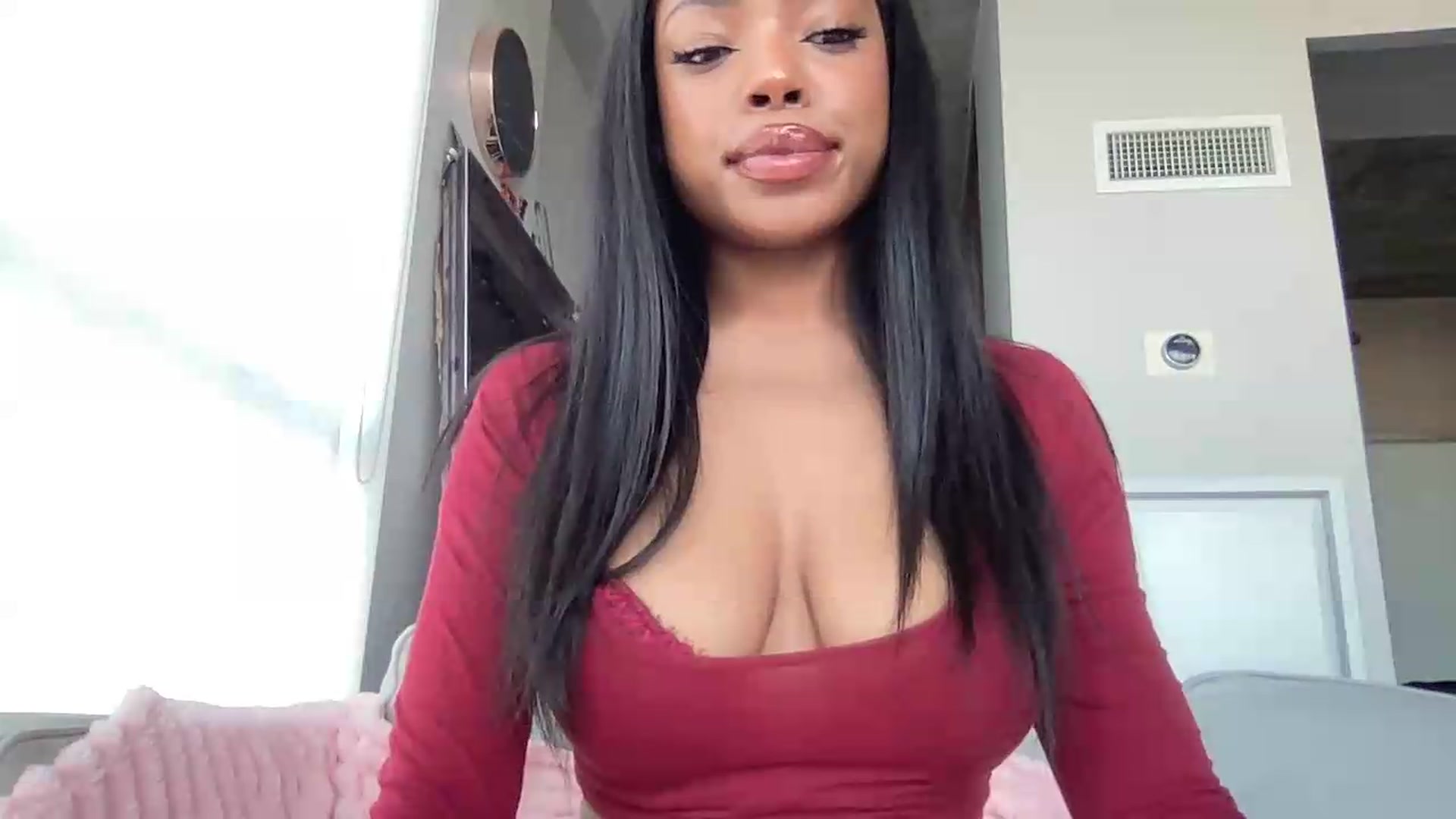 Gallery image thumbnail from EmiliaBrooks's myfreecams stream on, 06/30/2026, 23:50 image 7 of 20