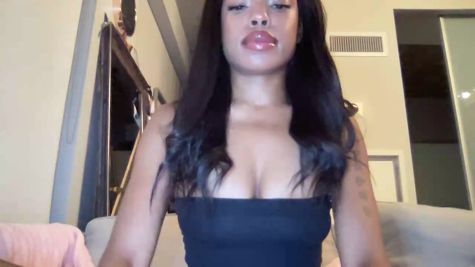 Gallery image thumbnail from EmiliaBrooks's myfreecams stream on, 07/16/2026, 02:02 image 17 of 20