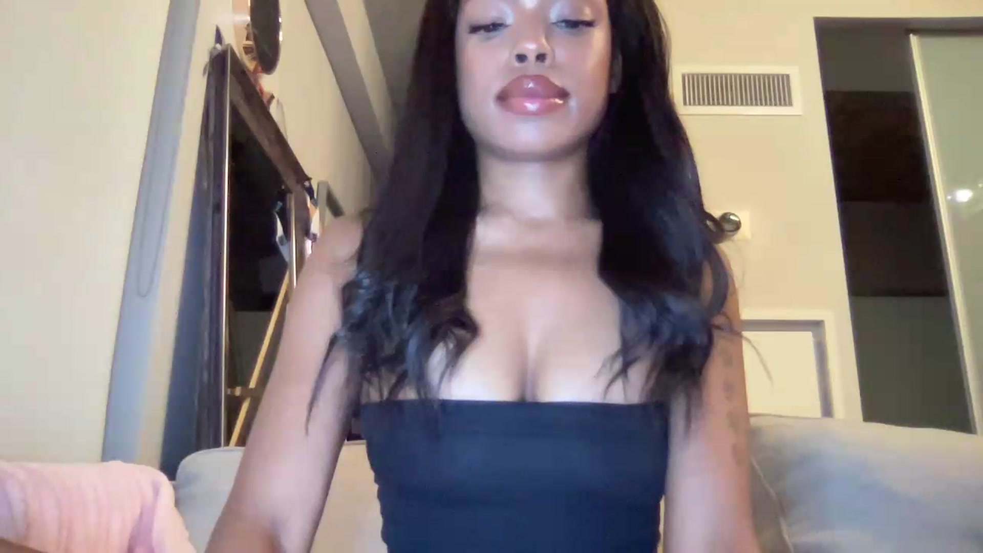 Gallery image thumbnail from EmiliaBrooks's myfreecams stream on, 07/16/2026, 02:02 image 16 of 20