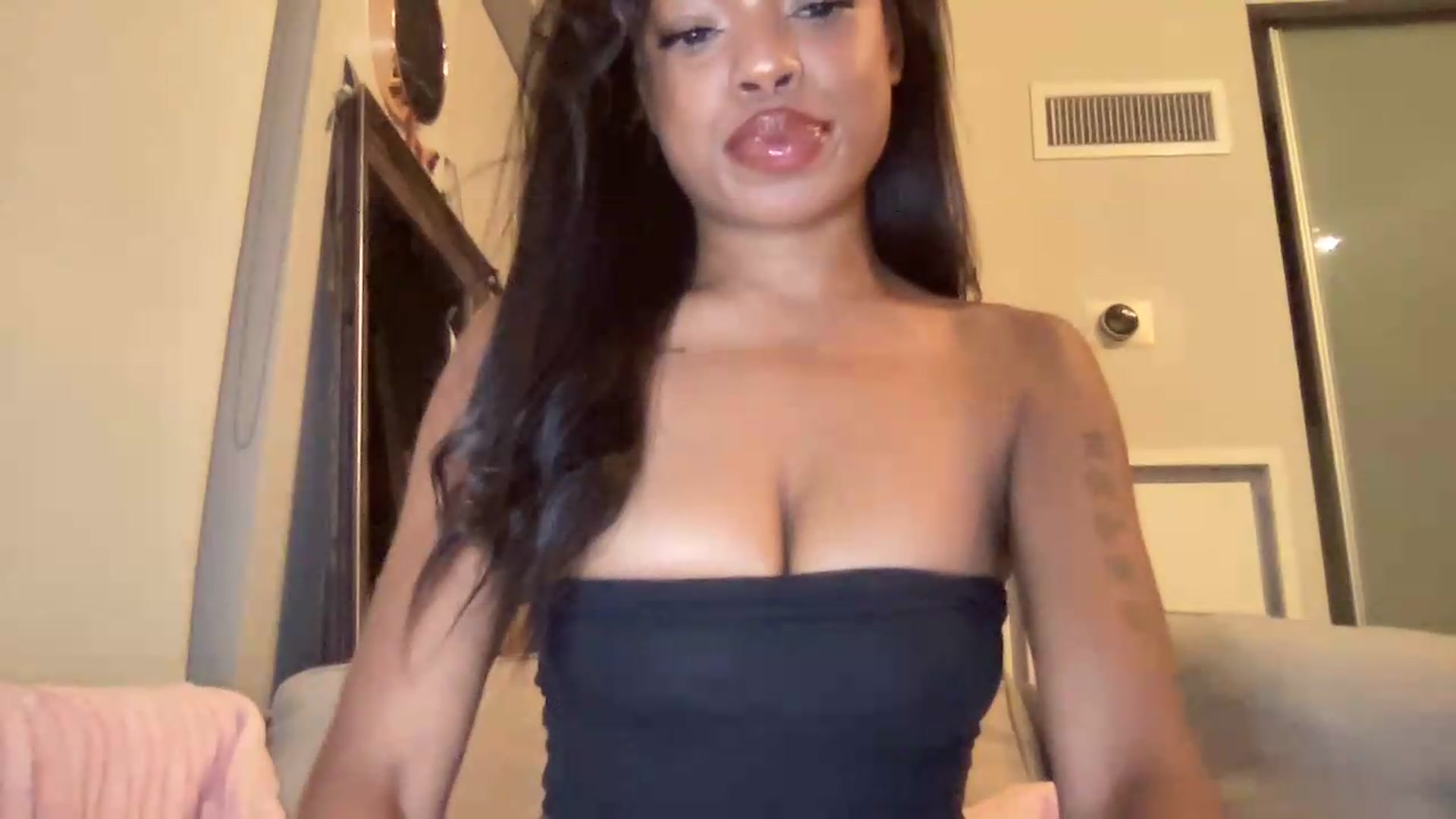 Gallery image thumbnail from EmiliaBrooks's myfreecams stream on, 07/16/2026, 02:02 image 8 of 20
