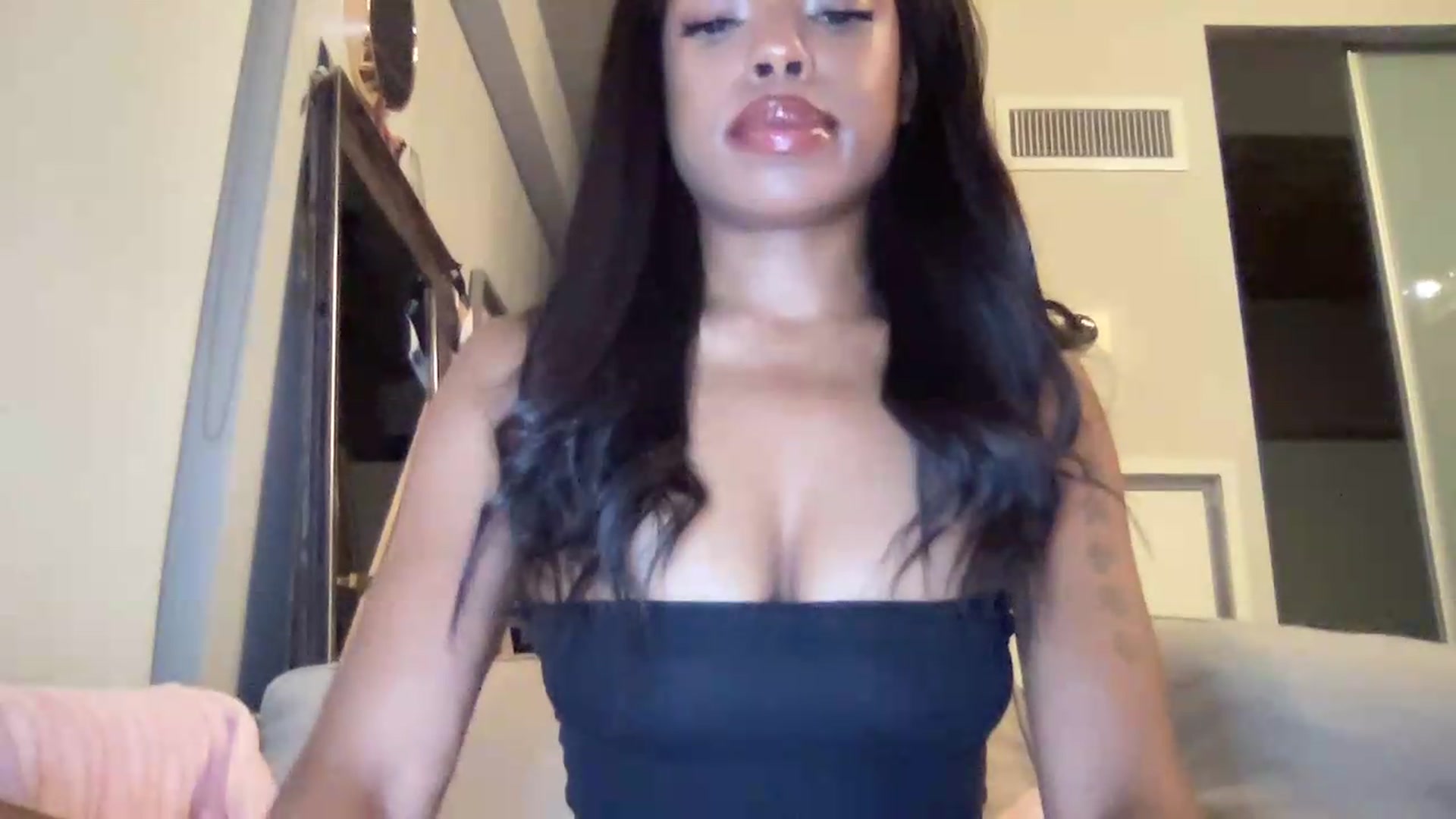 Gallery image thumbnail from EmiliaBrooks's myfreecams stream on, 07/16/2026, 02:02 image 18 of 20