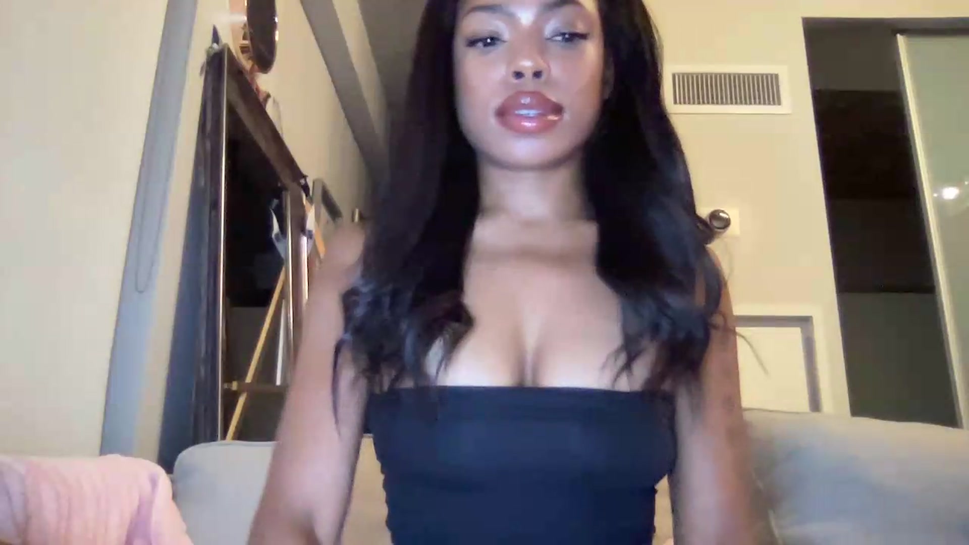 Gallery image thumbnail from EmiliaBrooks's myfreecams stream on, 07/16/2026, 02:02 image 15 of 20