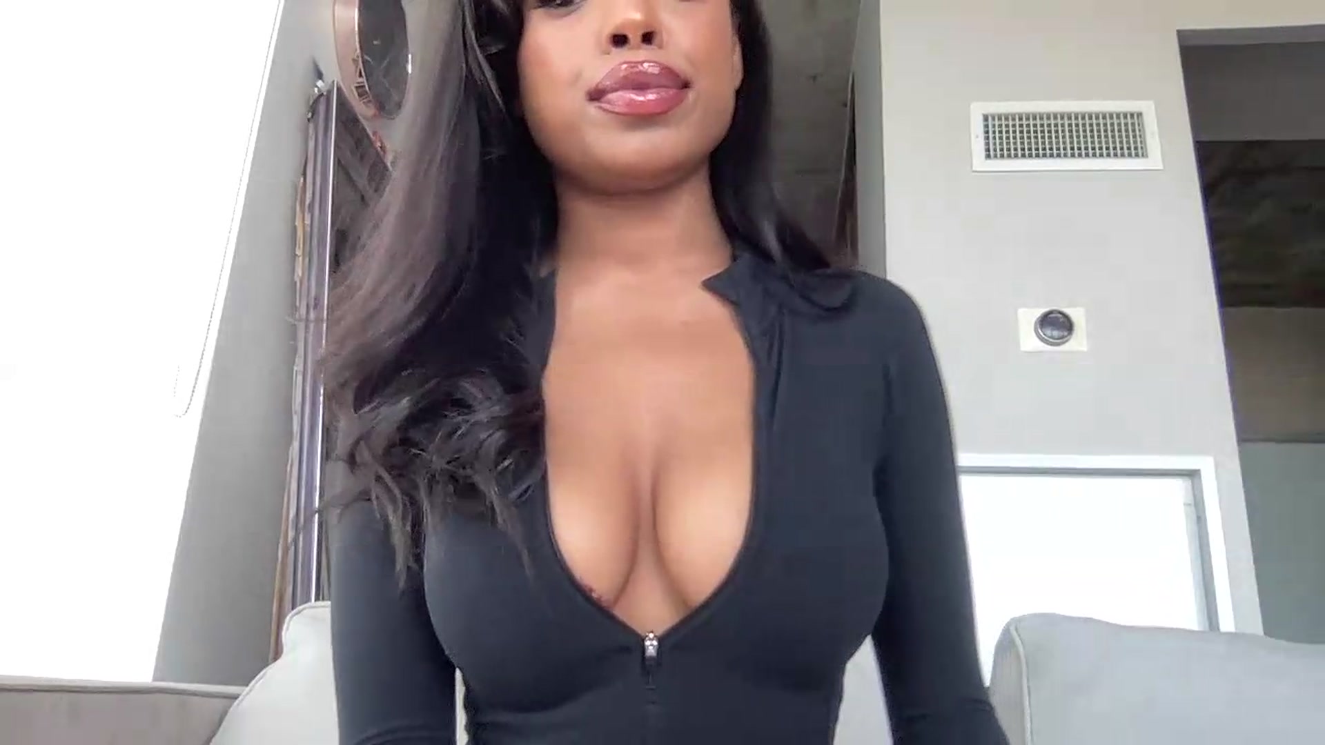 Gallery image thumbnail from EmiliaBrooks's myfreecams stream on, 07/22/2026, 20:48 image 16 of 20