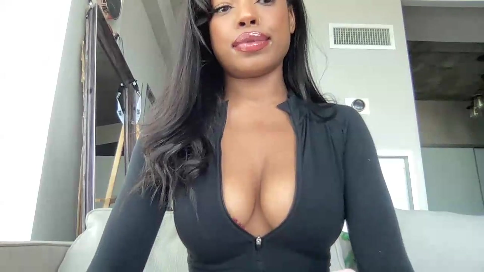 Gallery image thumbnail from EmiliaBrooks's myfreecams stream on, 07/22/2026, 20:48 image 17 of 20