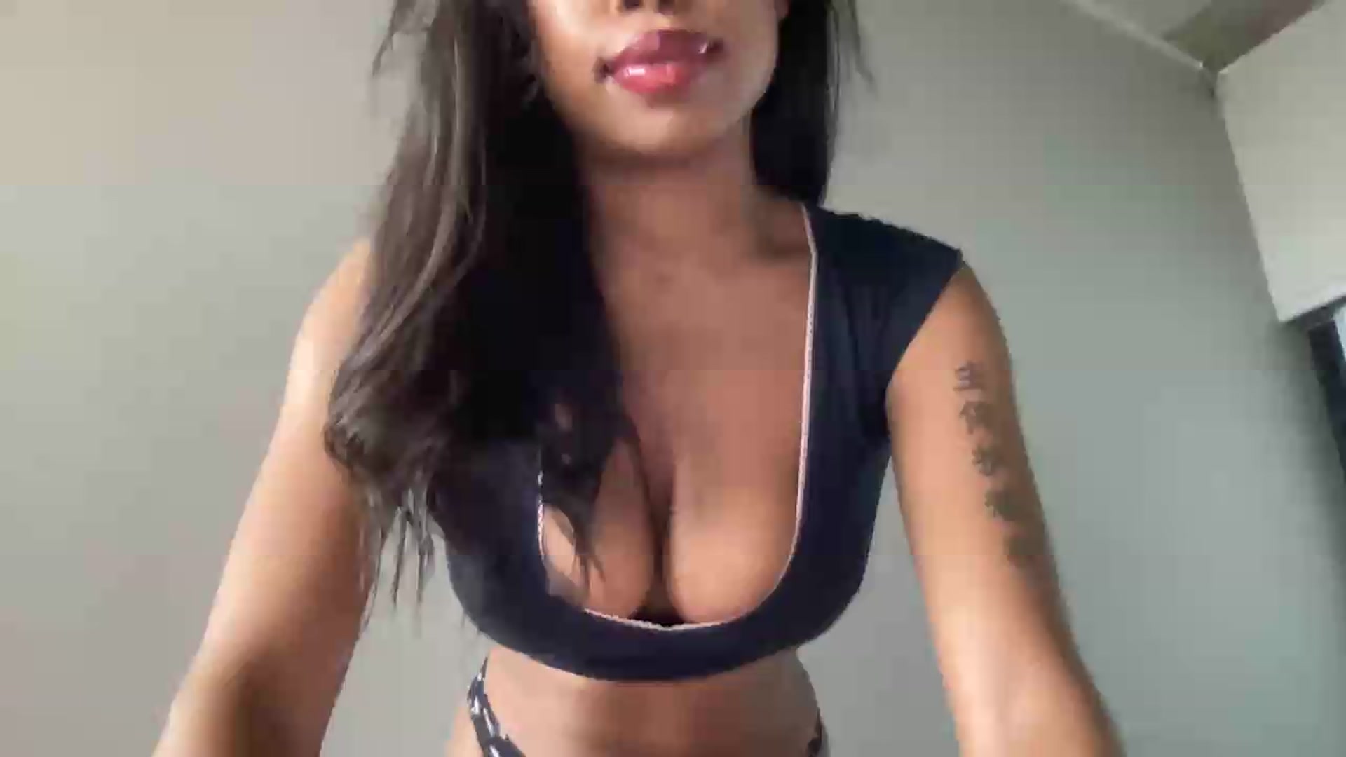 Gallery image thumbnail from EmiliaBrooks's myfreecams stream on, 07/27/2026, 19:18 image 13 of 20