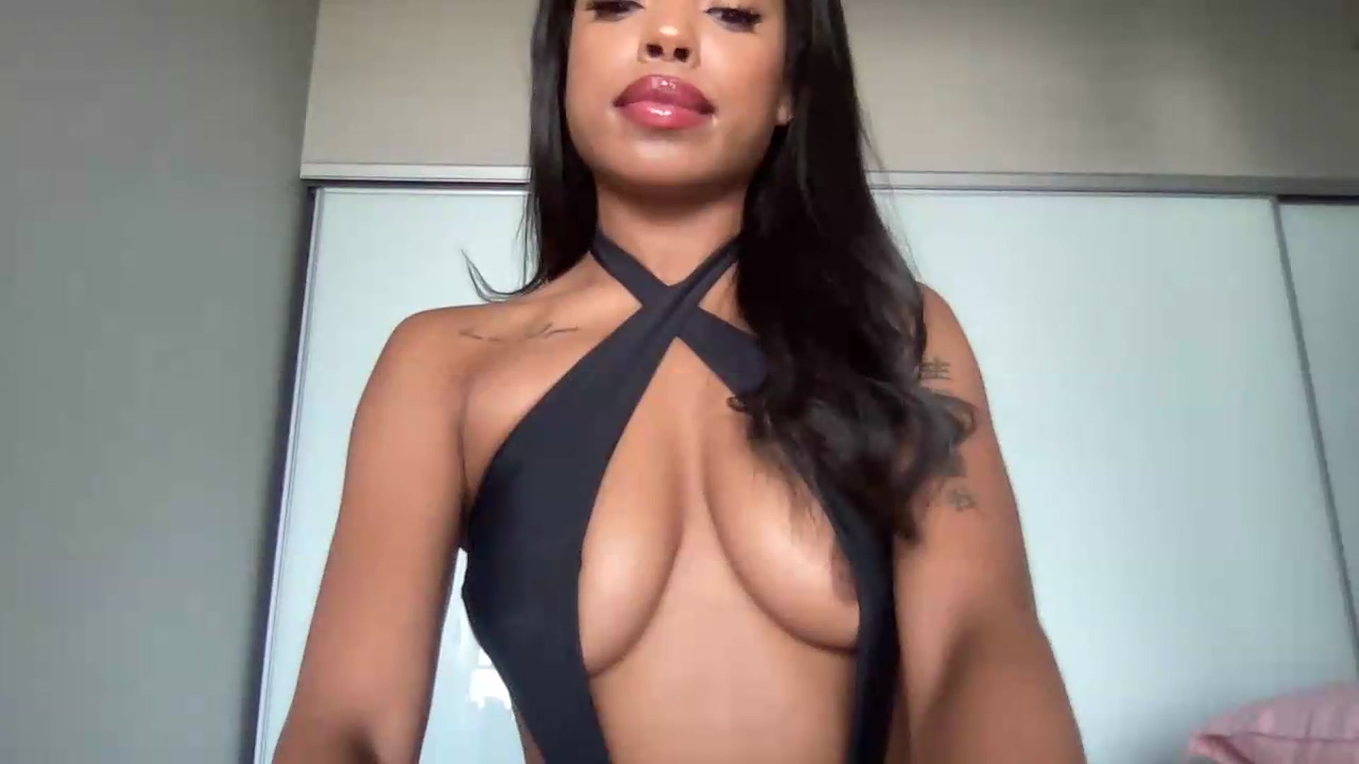 Gallery image thumbnail from EmiliaBrooks's myfreecams stream on, 07/28/2026, 23:13 image 4 of 20