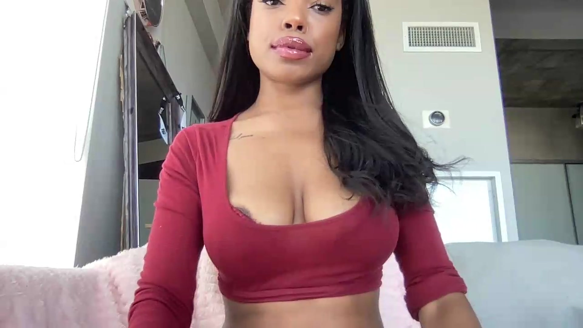 Gallery image thumbnail from EmiliaBrooks's myfreecams stream on, 07/29/2026, 21:02 image 17 of 20