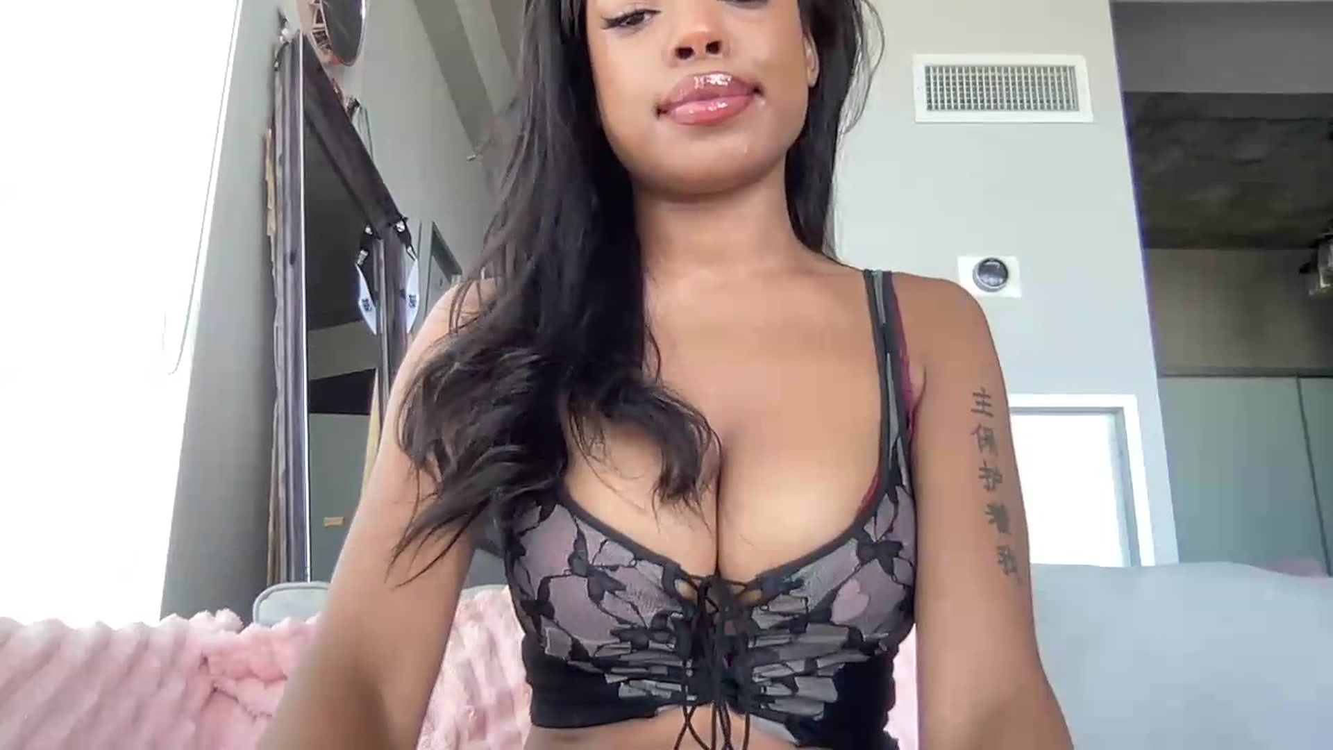 Gallery image thumbnail from EmiliaBrooks's myfreecams stream on, 07/30/2026, 21:14 image 18 of 20