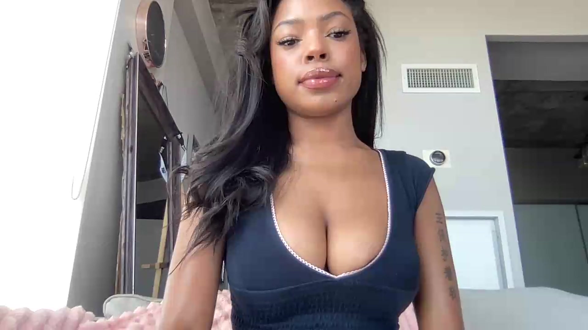 Gallery image thumbnail from EmiliaBrooks's myfreecams stream on, 07/31/2026, 19:16 image 2 of 20