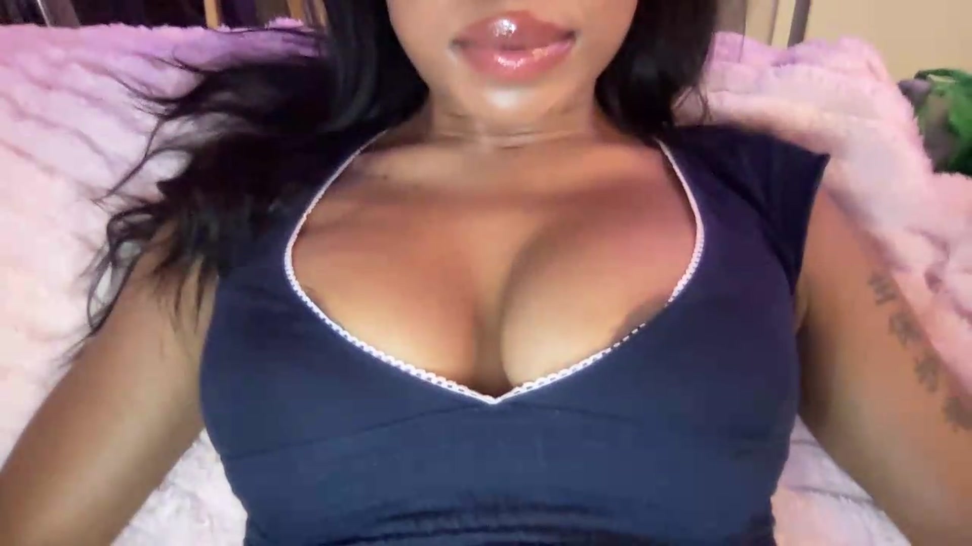 Gallery image thumbnail from EmiliaBrooks's myfreecams stream on, 08/01/2026, 02:20 image 20 of 20