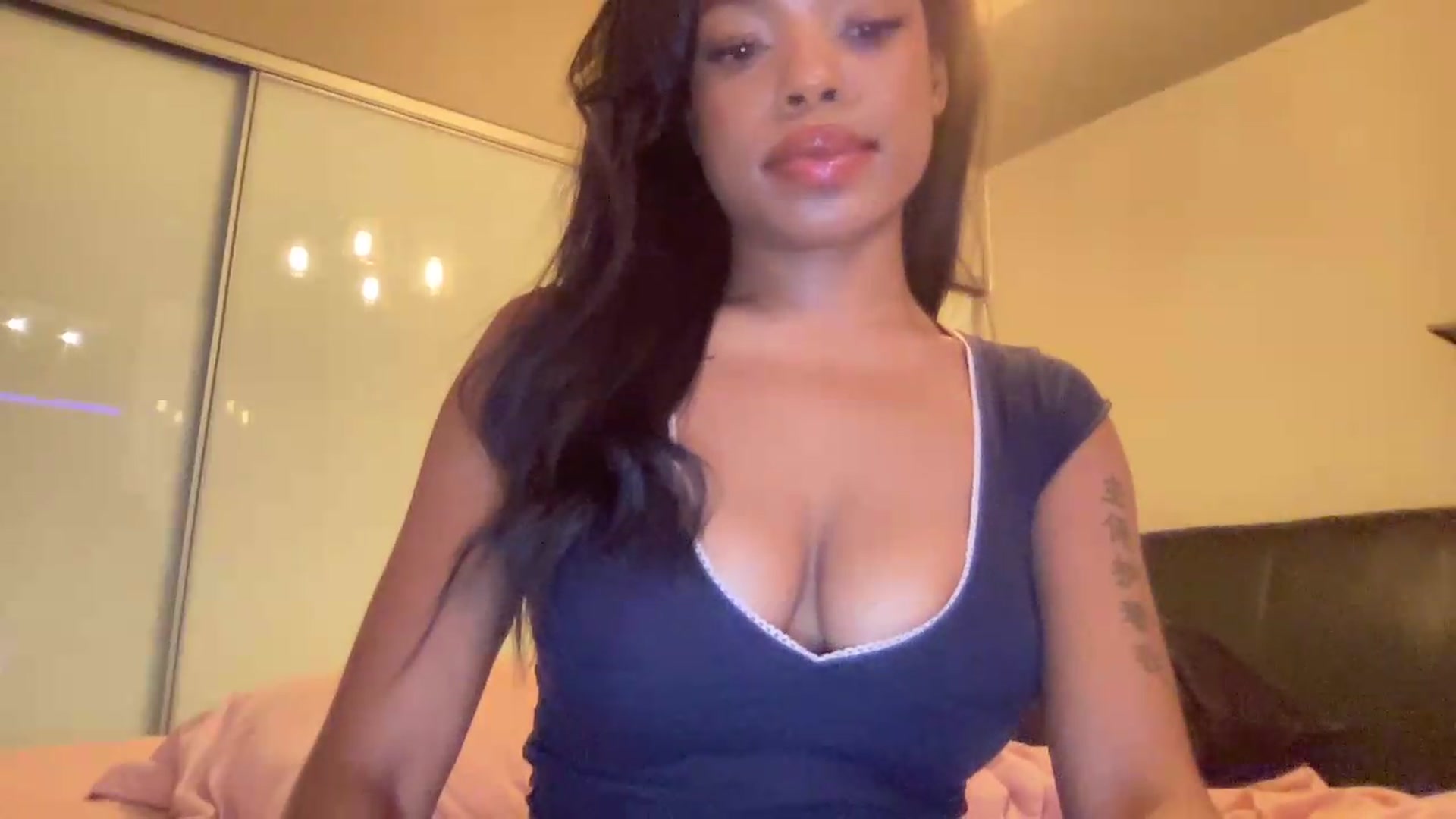 Gallery image thumbnail from EmiliaBrooks's myfreecams stream on, 08/01/2026, 05:04 image 19 of 20