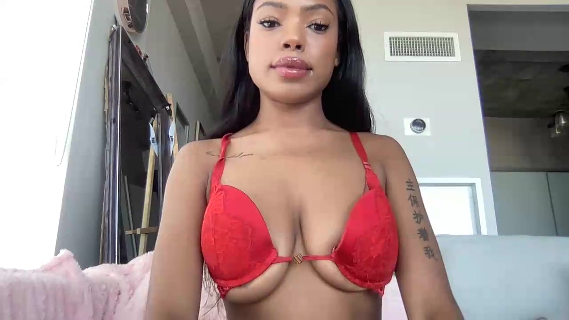 Gallery image thumbnail from EmiliaBrooks's myfreecams stream on, 08/04/2026, 20:44 image 19 of 20