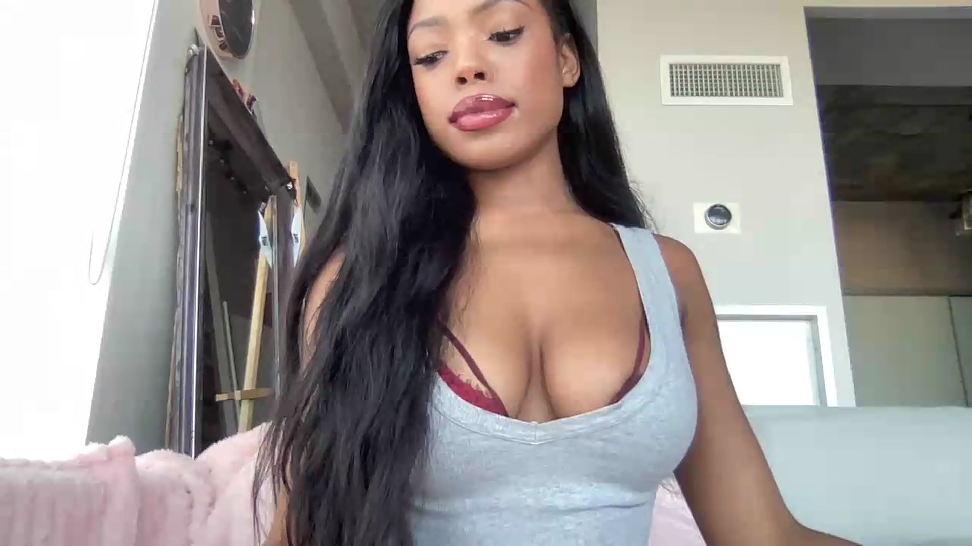 Gallery image thumbnail from EmiliaBrooks's myfreecams stream on, 08/05/2026, 24:08 image 4 of 20