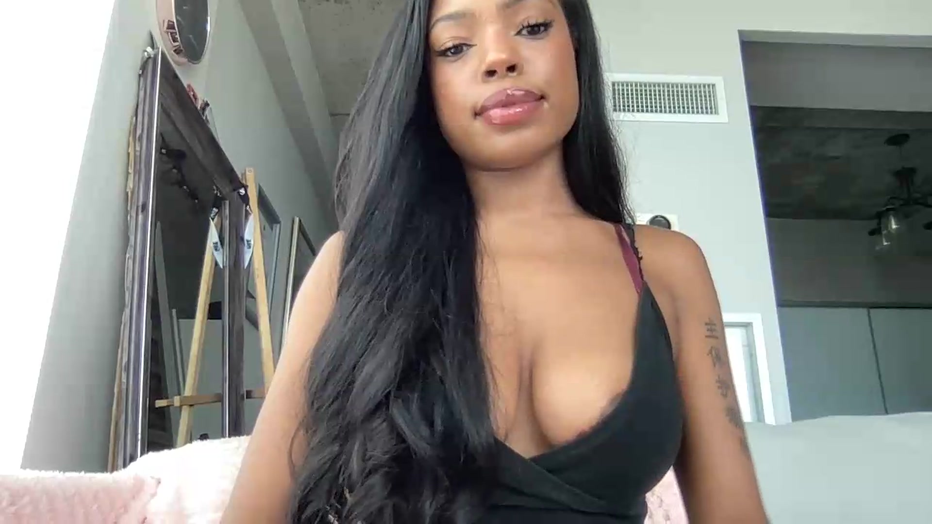 Gallery image thumbnail from EmiliaBrooks's myfreecams stream on, 08/06/2026, 17:27 image 17 of 20
