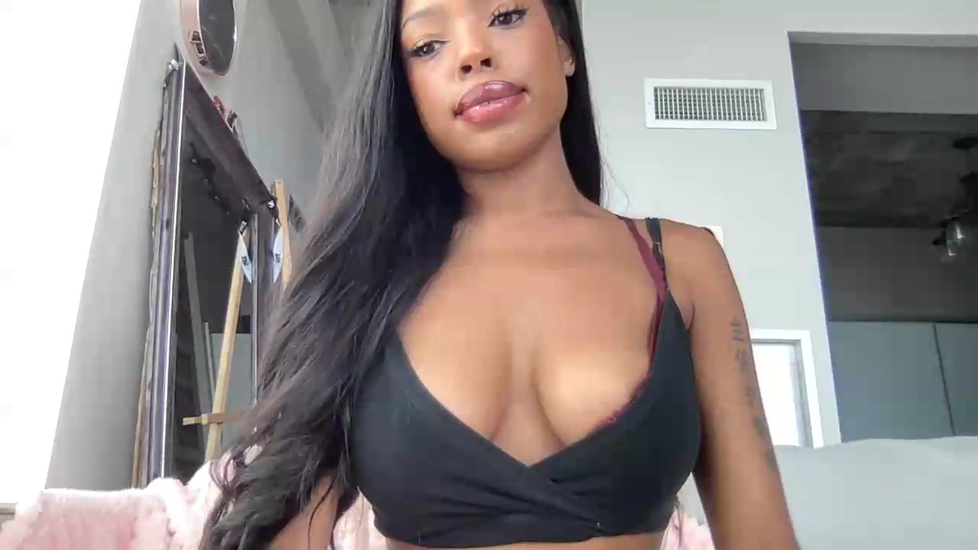 Gallery image thumbnail from EmiliaBrooks's myfreecams stream on, 08/06/2026, 18:39 image 13 of 20