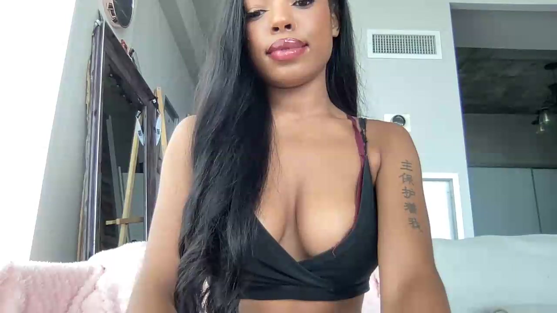 Gallery image thumbnail from EmiliaBrooks's myfreecams stream on, 08/06/2026, 18:39 image 4 of 20