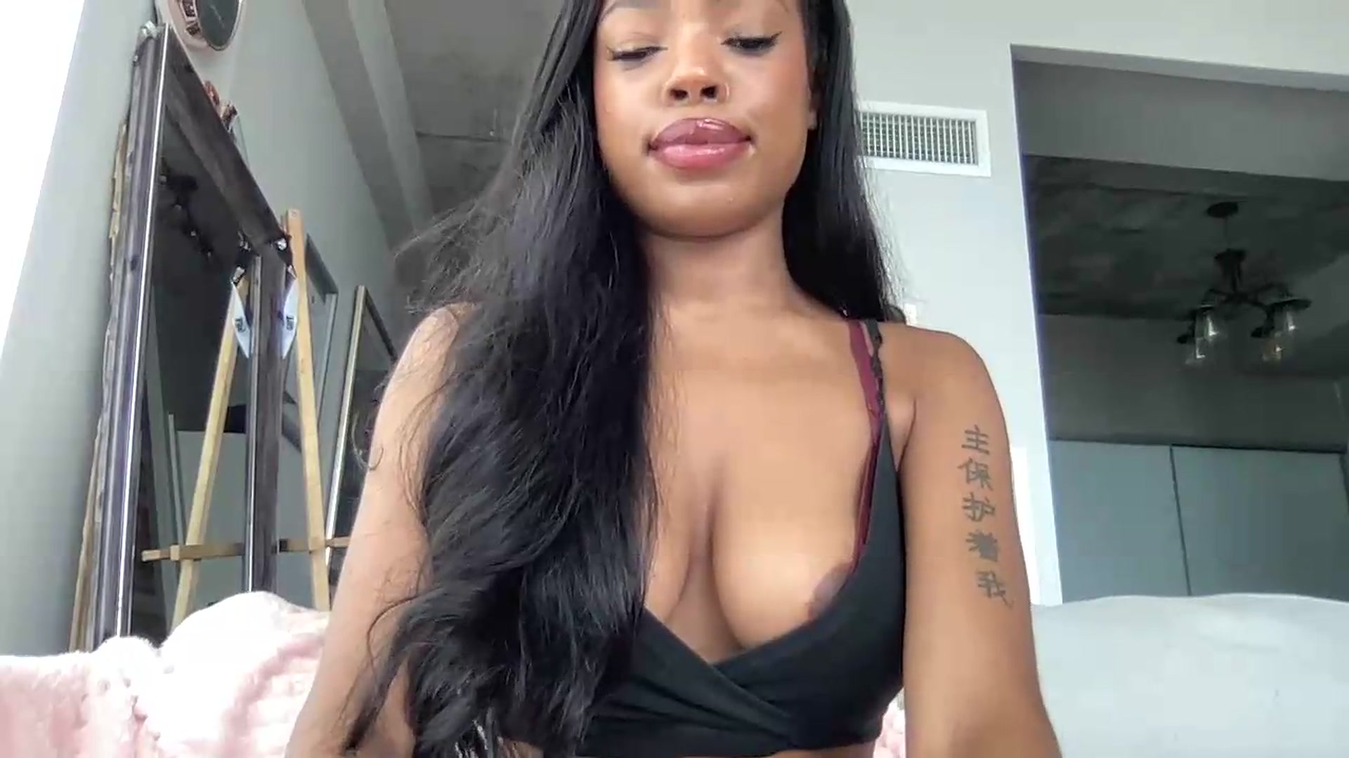 Gallery image thumbnail from EmiliaBrooks's myfreecams stream on, 08/06/2026, 18:39 image 18 of 20