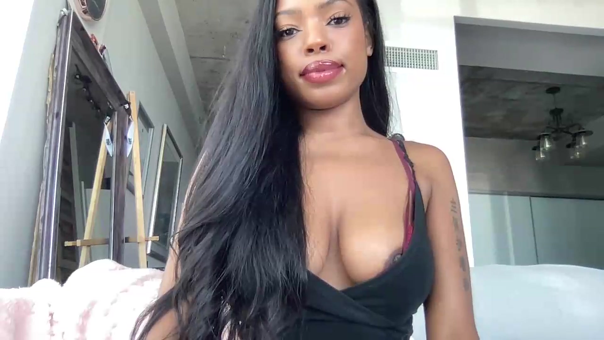 Gallery image thumbnail from EmiliaBrooks's myfreecams stream on, 08/06/2026, 19:18 image 20 of 20