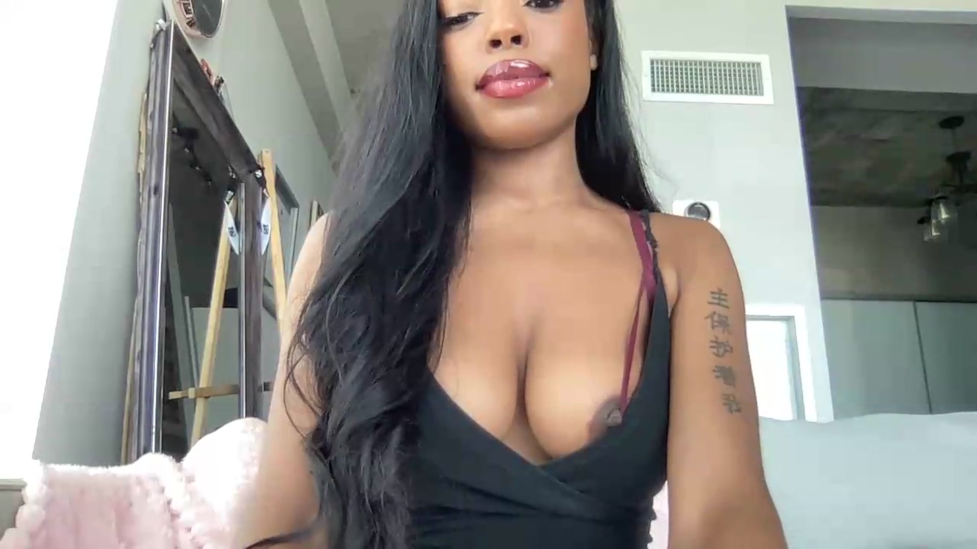 Gallery image thumbnail from EmiliaBrooks's myfreecams stream on, 08/06/2026, 19:18 image 10 of 20